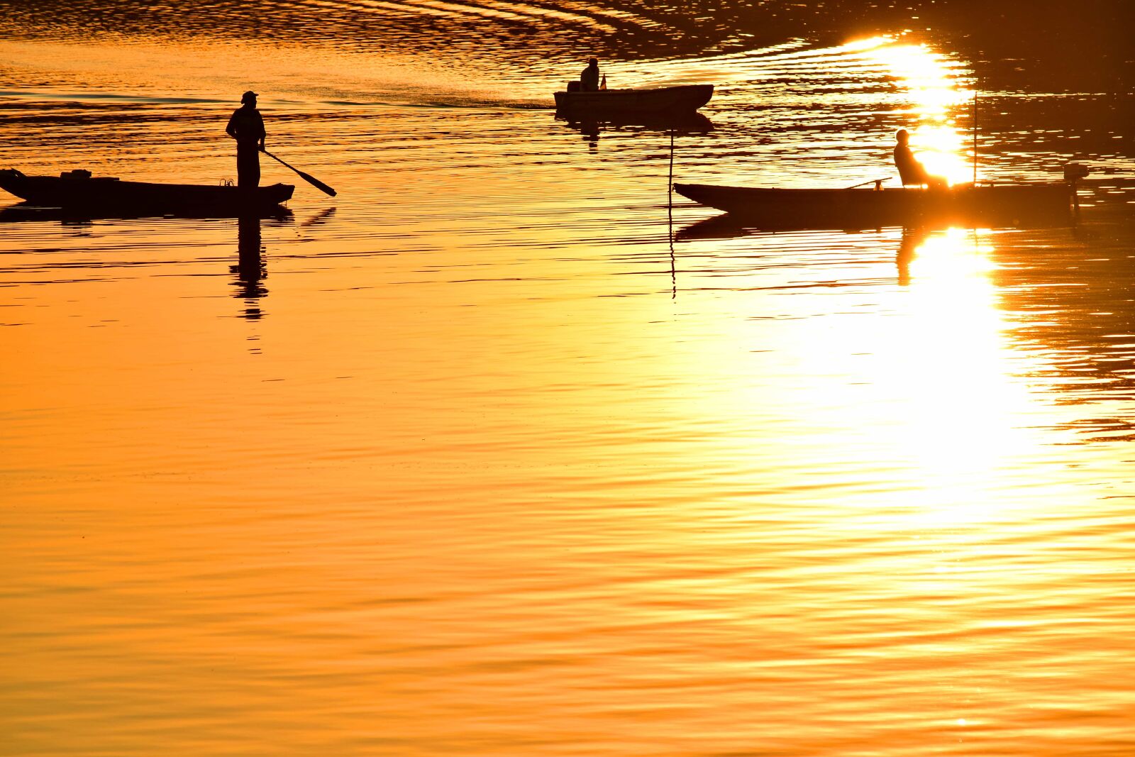 Nikon D5500 sample photo. Boats, fisherman, shadow, sunset photography
