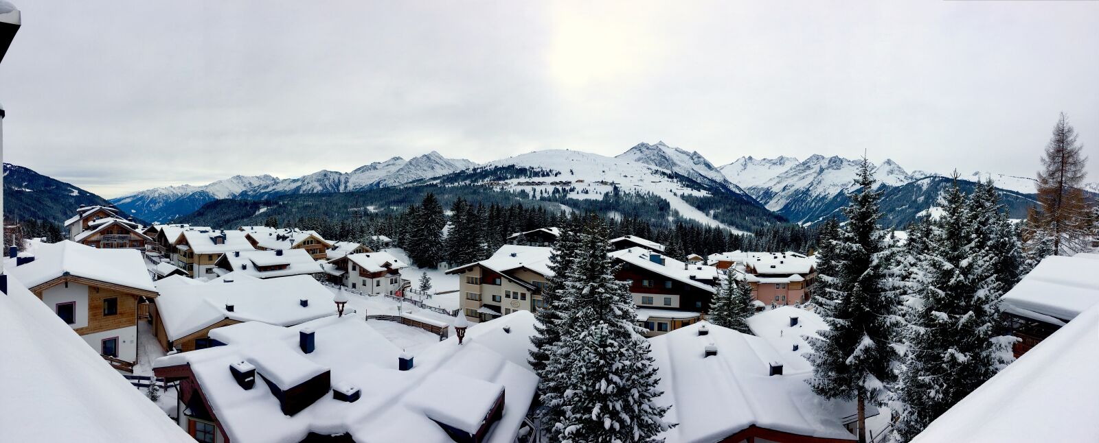 iPhone SE back camera 4.15mm f/2.2 sample photo. Winter, austria, alpine photography