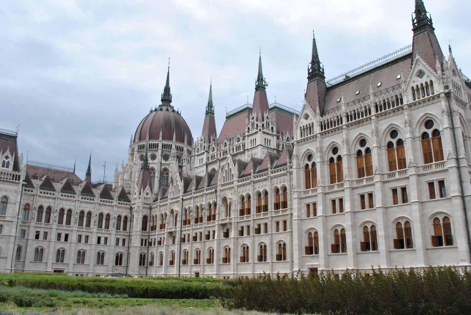 Nikon D3000 sample photo. Kossuth square, hungarian parliament photography