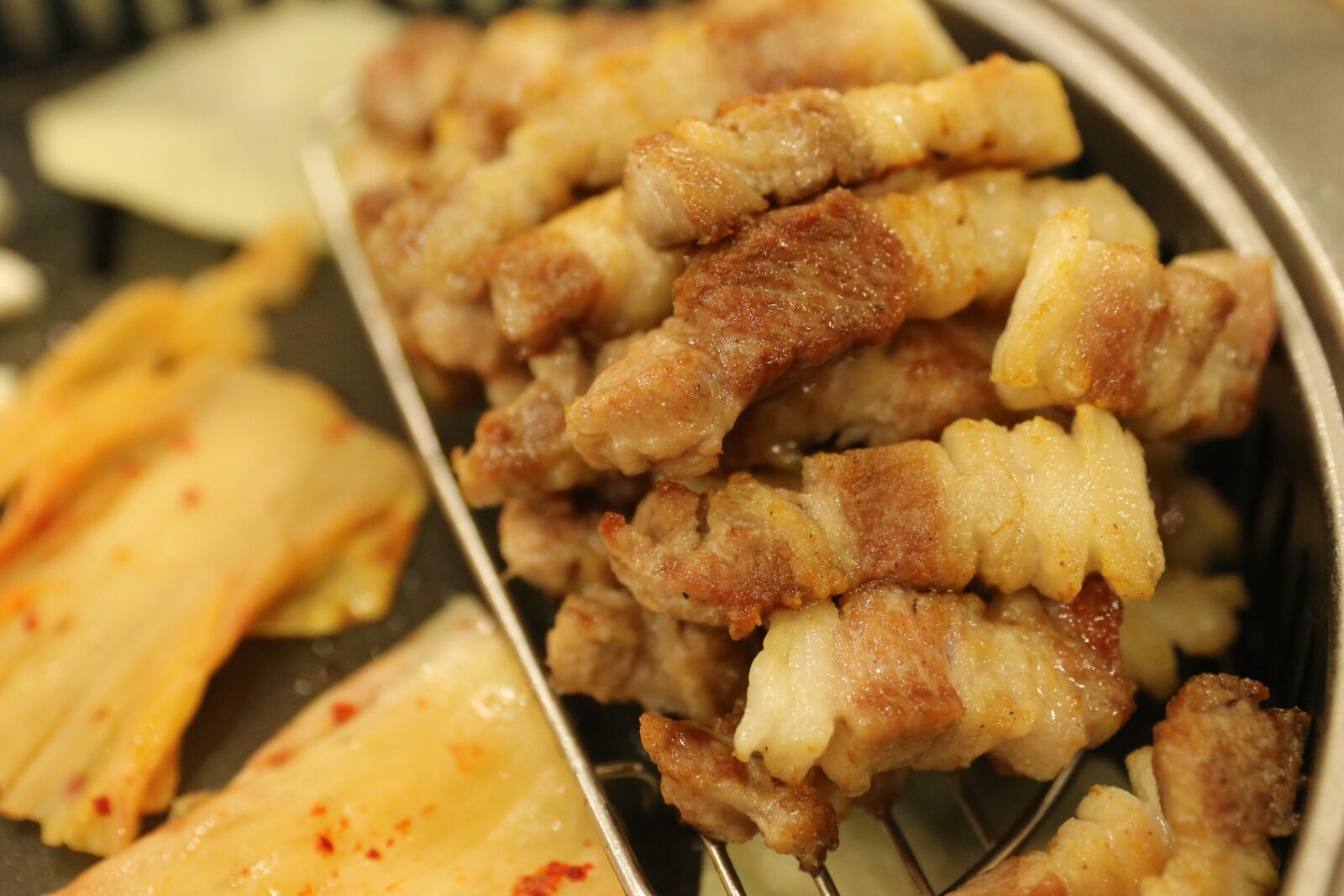 Canon EOS 80D sample photo. Pork, food, kimchi photography