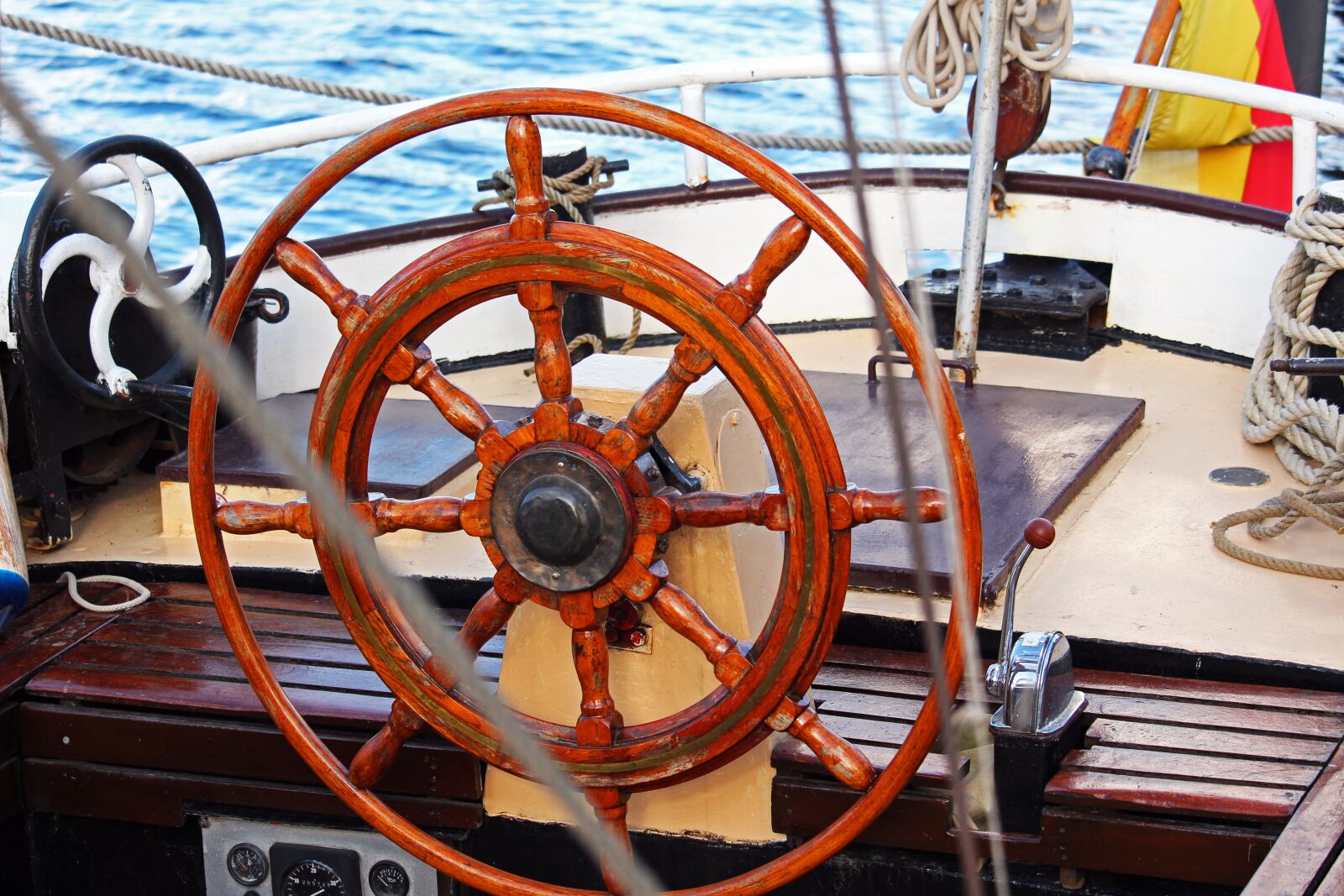 Canon EF-S 55-250mm F4-5.6 IS STM sample photo. Steering wheel, old steering photography