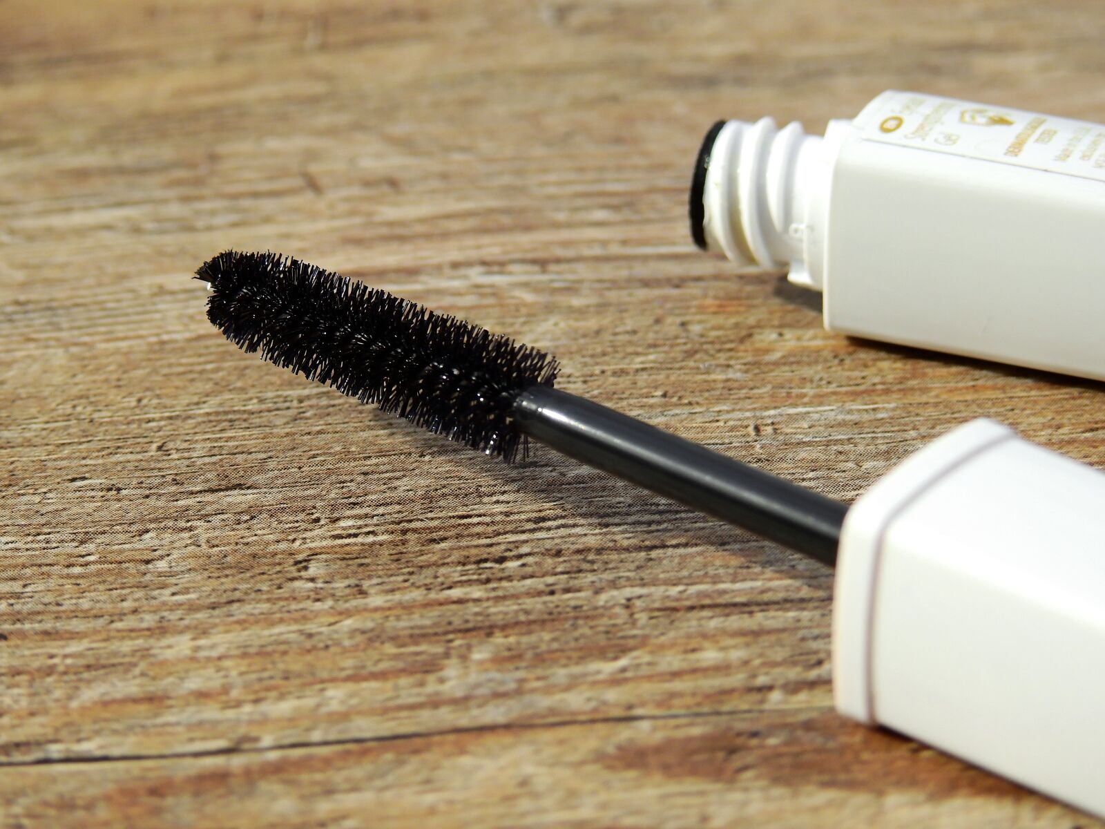 Nikon Coolpix P900 sample photo. Cosmetics, make up, makeup photography