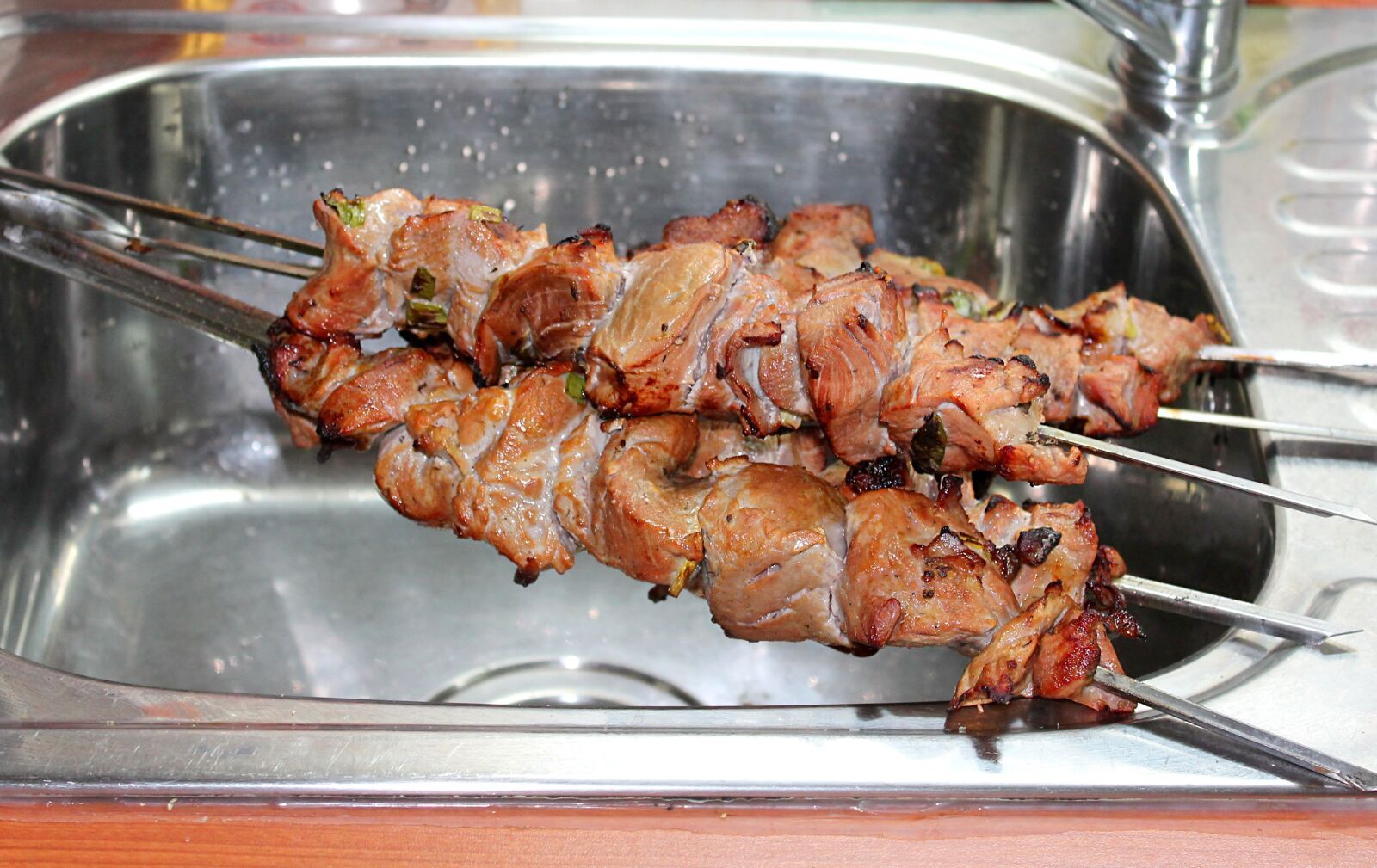 Canon EOS 1100D (EOS Rebel T3 / EOS Kiss X50) sample photo. Shish kebab, food, fried photography