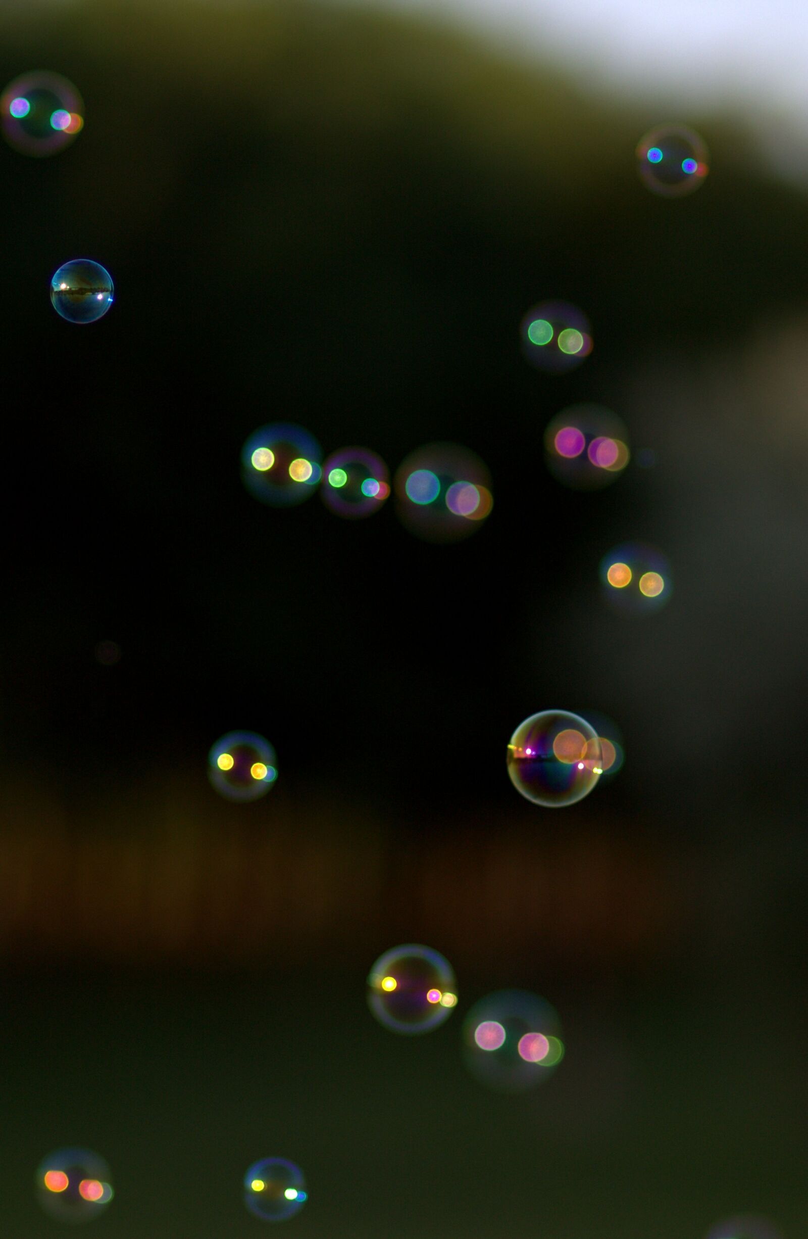 Canon EOS 700D (EOS Rebel T5i / EOS Kiss X7i) + Canon EF 85mm F1.8 USM sample photo. Bubbles, soap, coloring photography