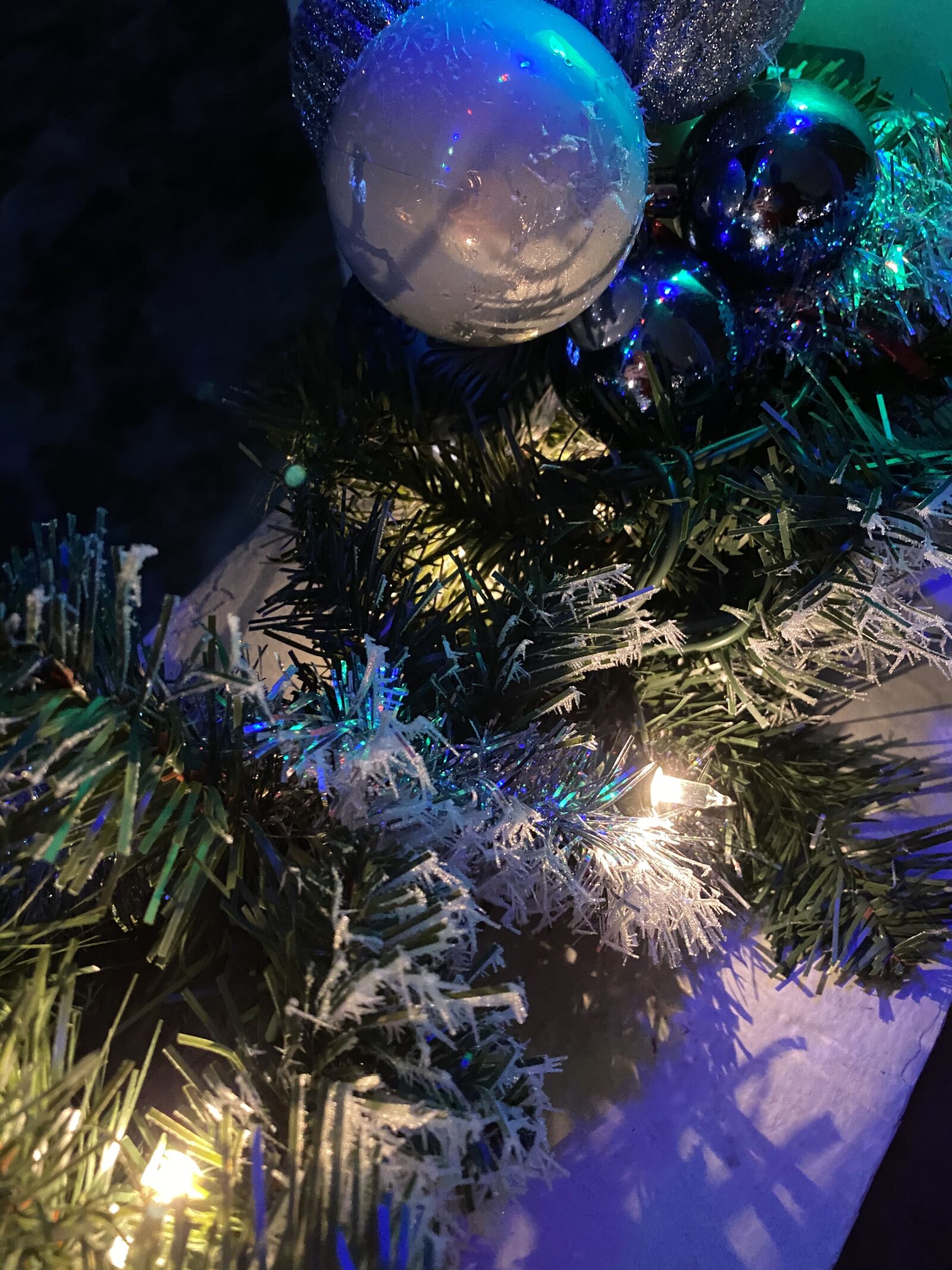 Apple iPhone 11 sample photo. Christmas, lights, winter photography