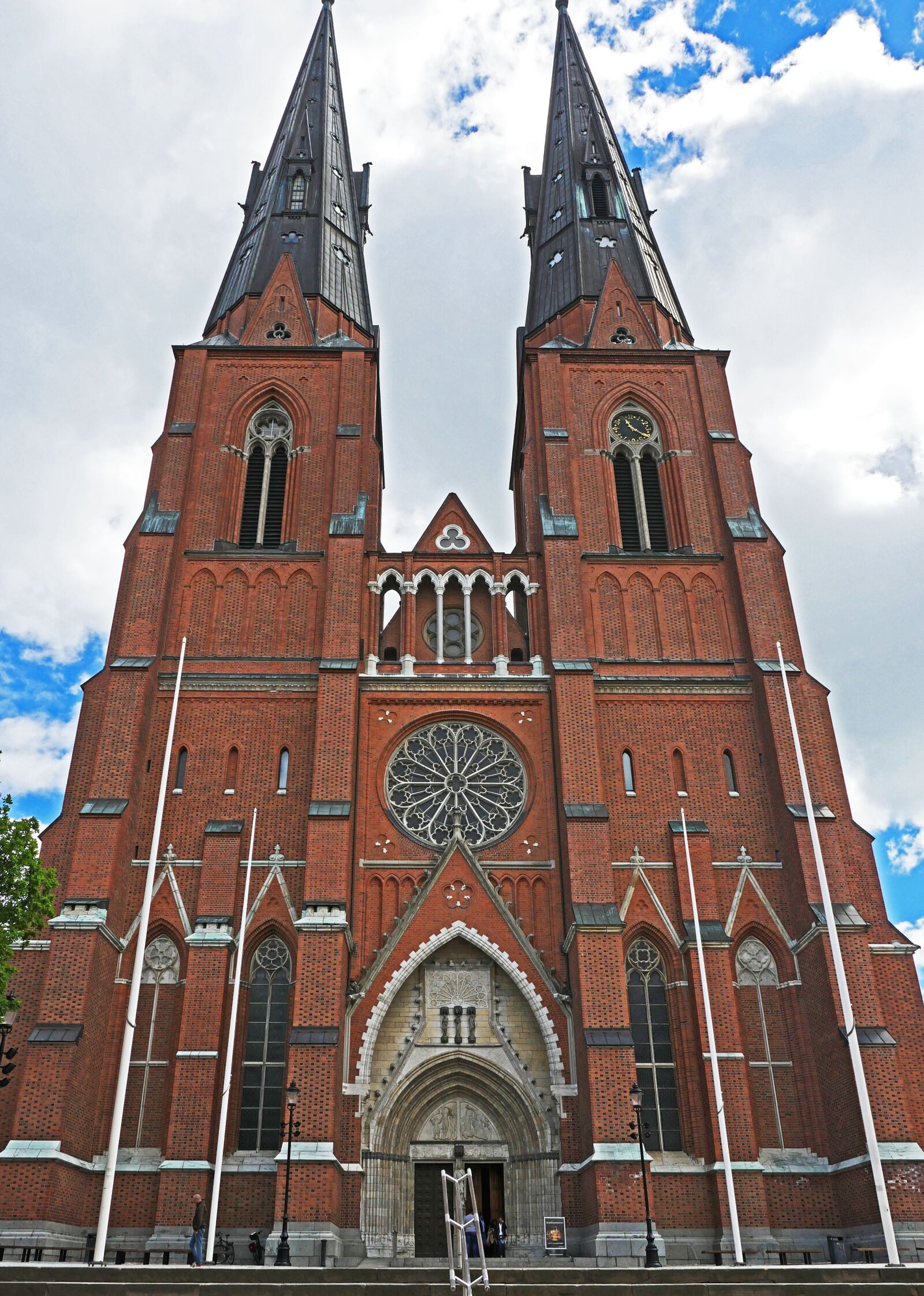 Panasonic Lumix DMC-GX8 sample photo. Uppsala cathedral, main portal photography