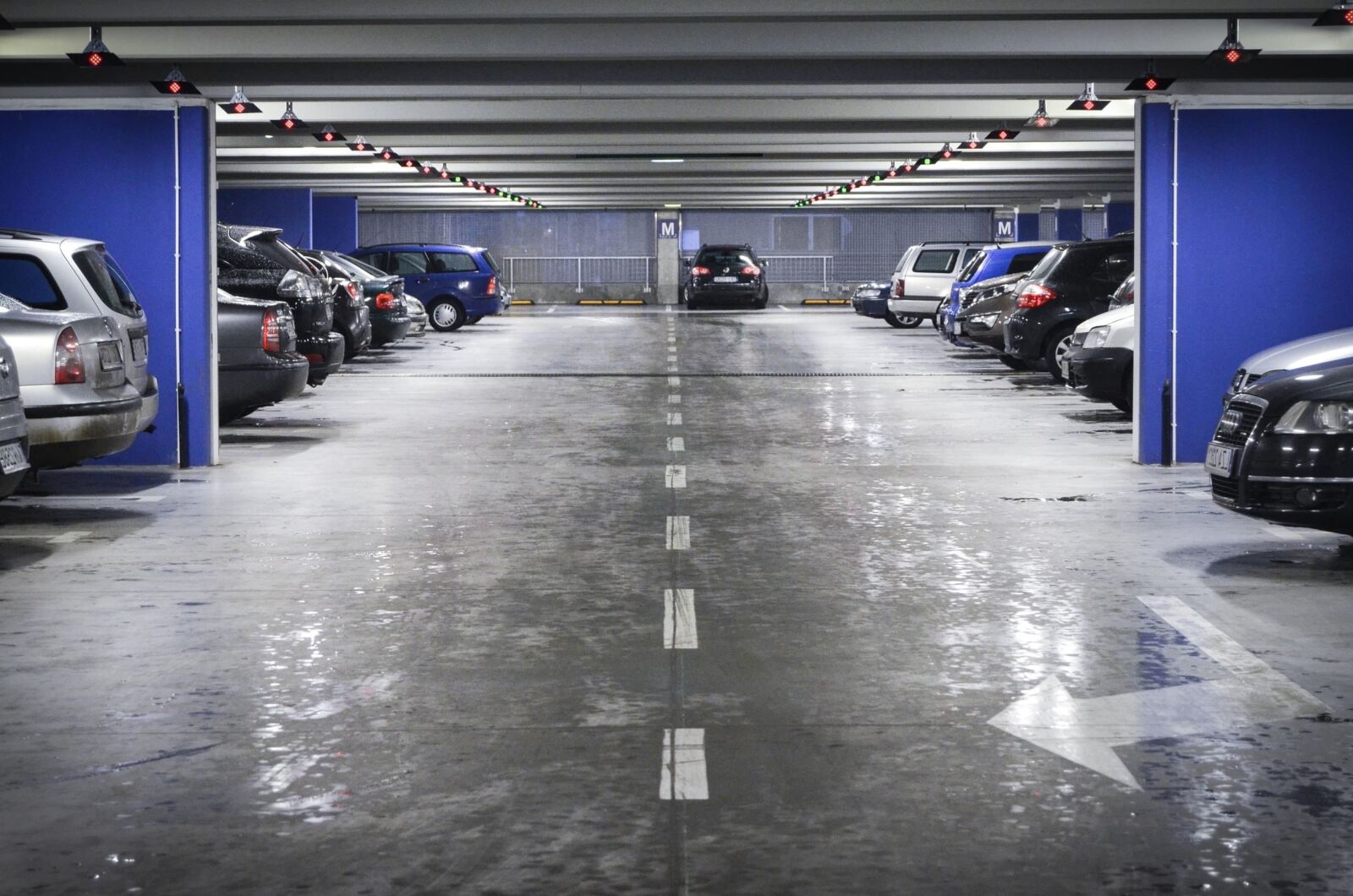 Nikon D5100 sample photo. Garage, car, asphalt, construction photography