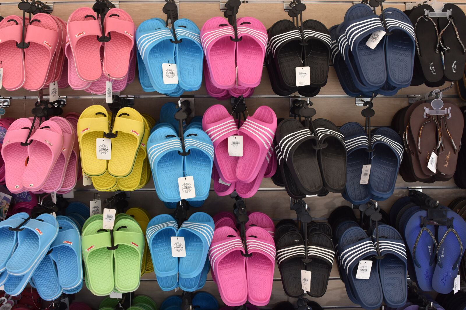 Nikon D7200 sample photo. Shoe, slippers, colors photography