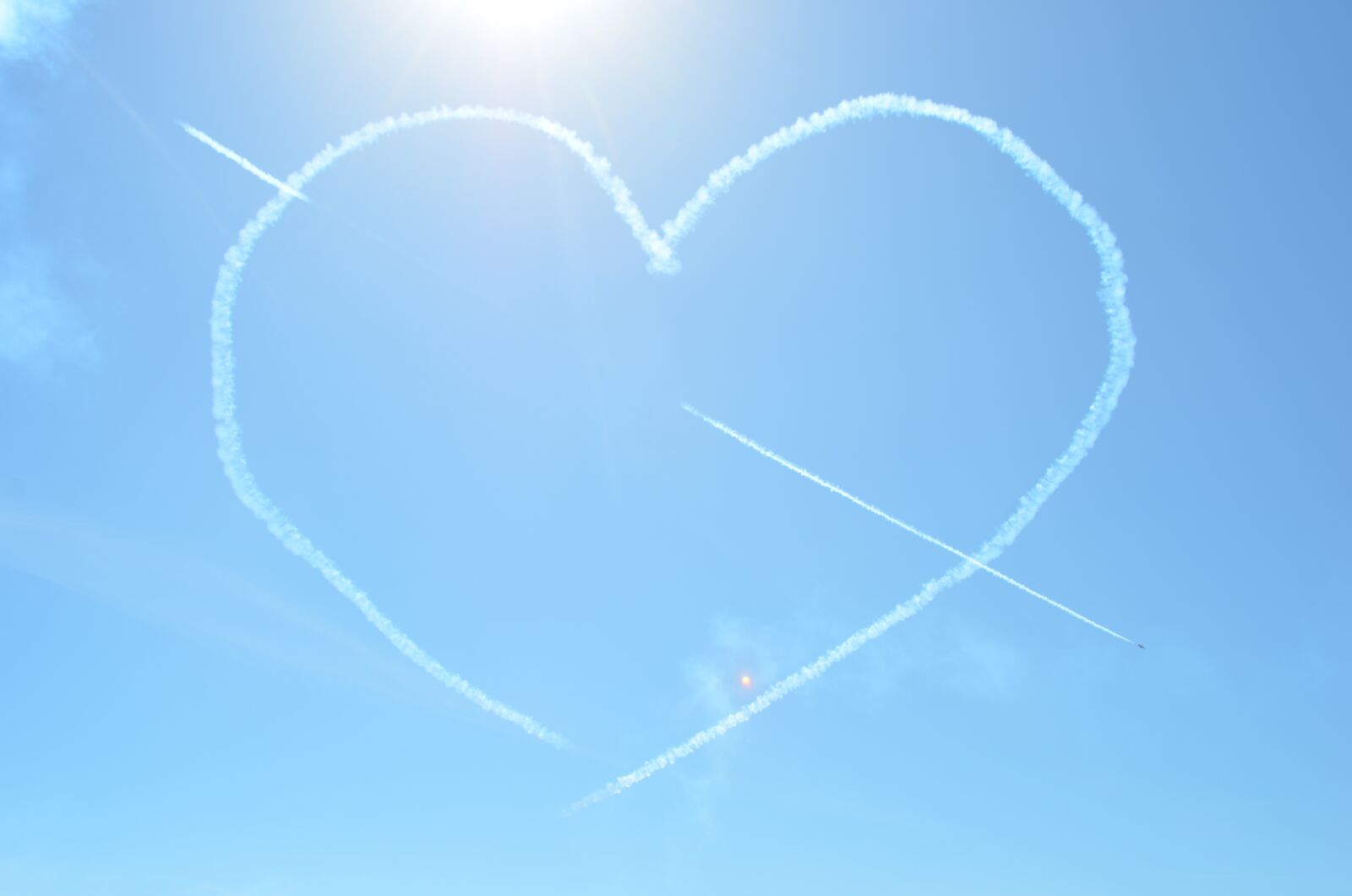 Nikon D7000 sample photo. Red arrows, heart, sky photography