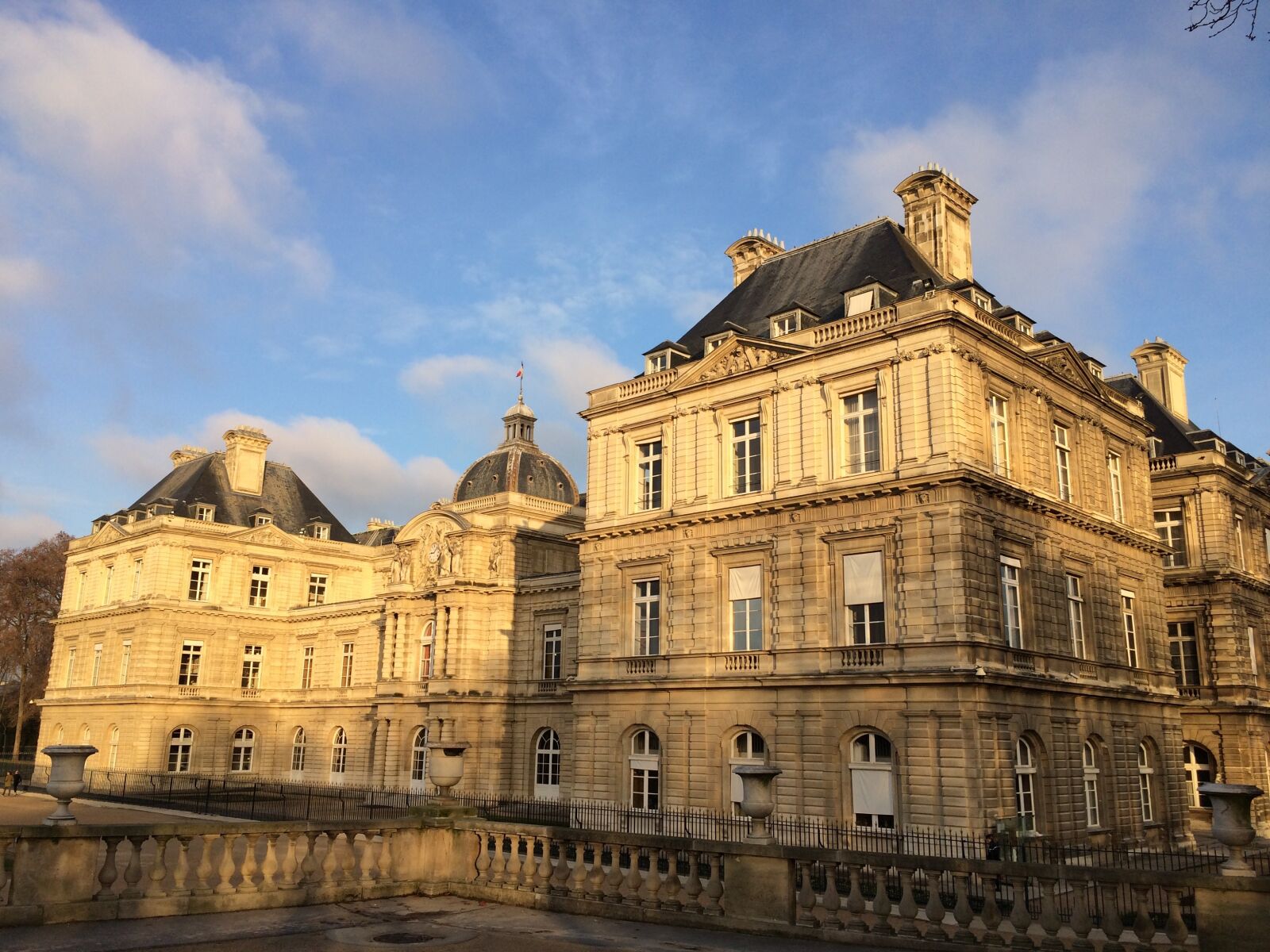 iPhone 5s back camera 4.15mm f/2.2 sample photo. Paris, senate, jardin du photography
