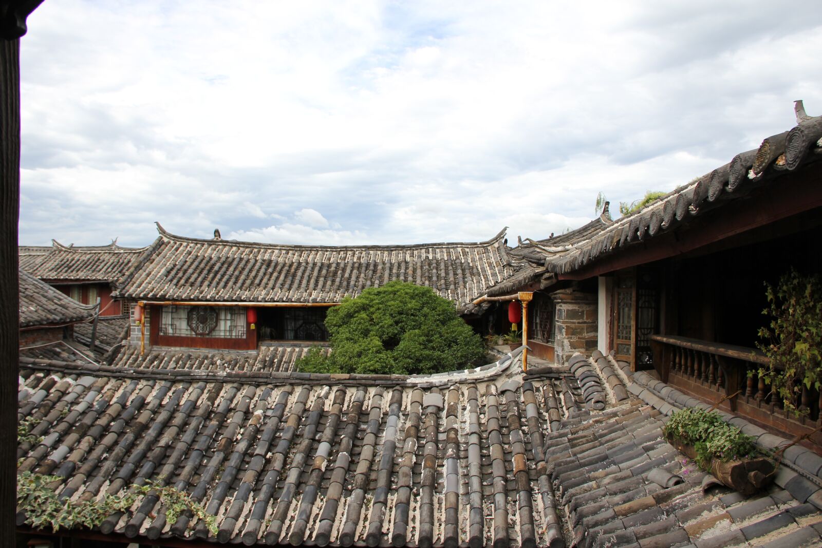 Canon EOS 550D (EOS Rebel T2i / EOS Kiss X4) sample photo. Ancient architecture, in yunnan photography
