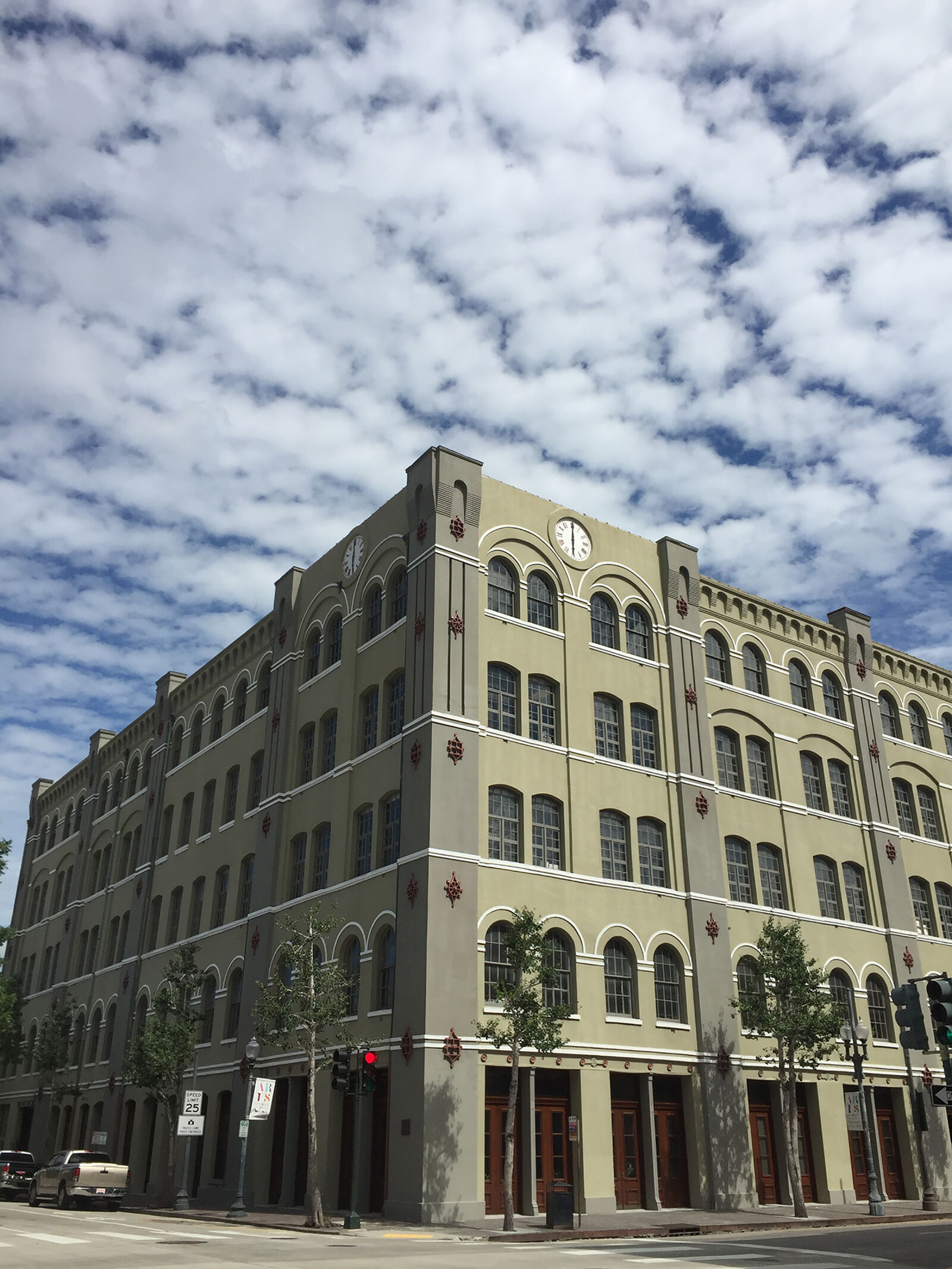 iPhone 6 back camera 4.15mm f/2.2 sample photo. Blue, sky, city, street photography