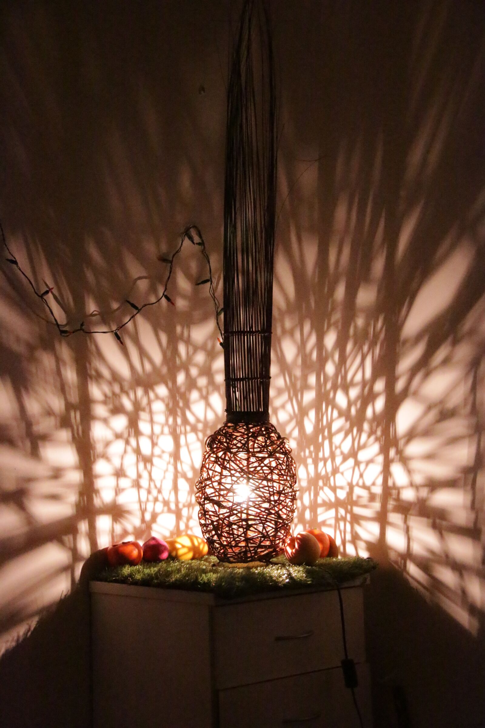 Canon EF-S 18-200mm F3.5-5.6 IS sample photo. Lamp, pattern, light photography