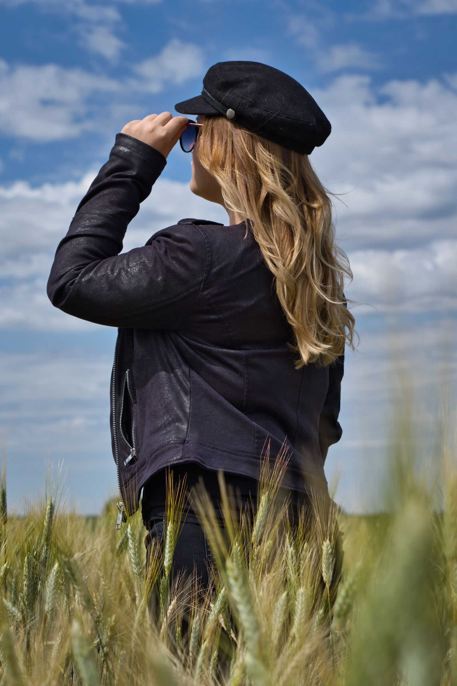 Sony a6400 + E 50mm F1.8 OSS sample photo. Woman, wheat field, young photography