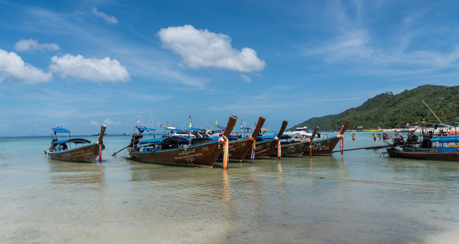Sony a7R II + Sony FE 24-240mm F3.5-6.3 OSS sample photo. Phi phi island tour photography