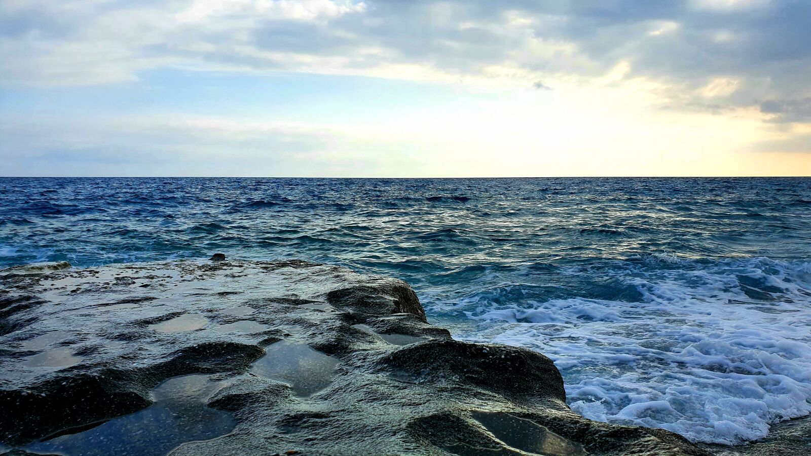 Samsung Galaxy S10e sample photo. Marine, cloud, blue photography