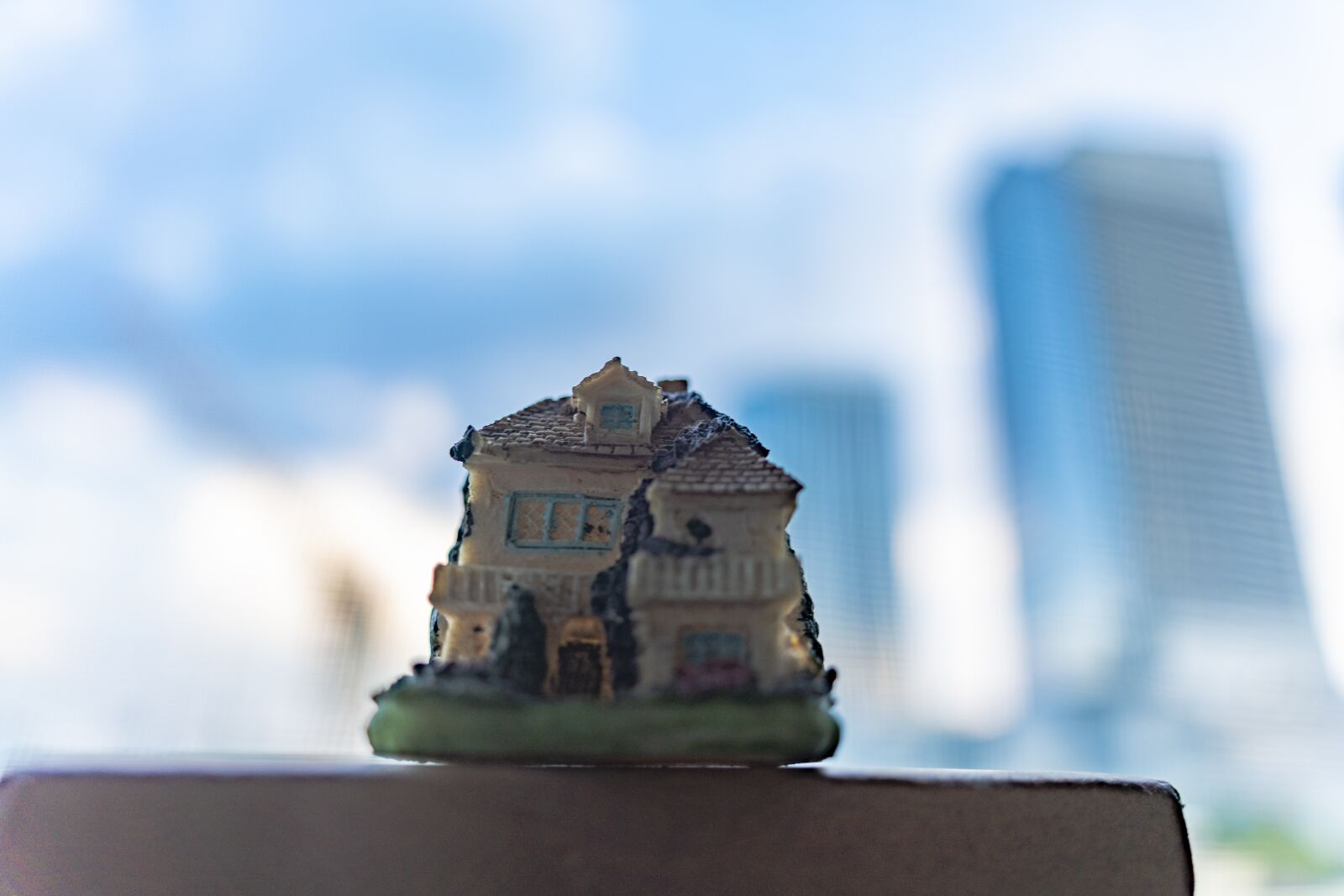Tamron 28-200mm F2.8-5.6 Di III RXD sample photo. House, toy, sky photography