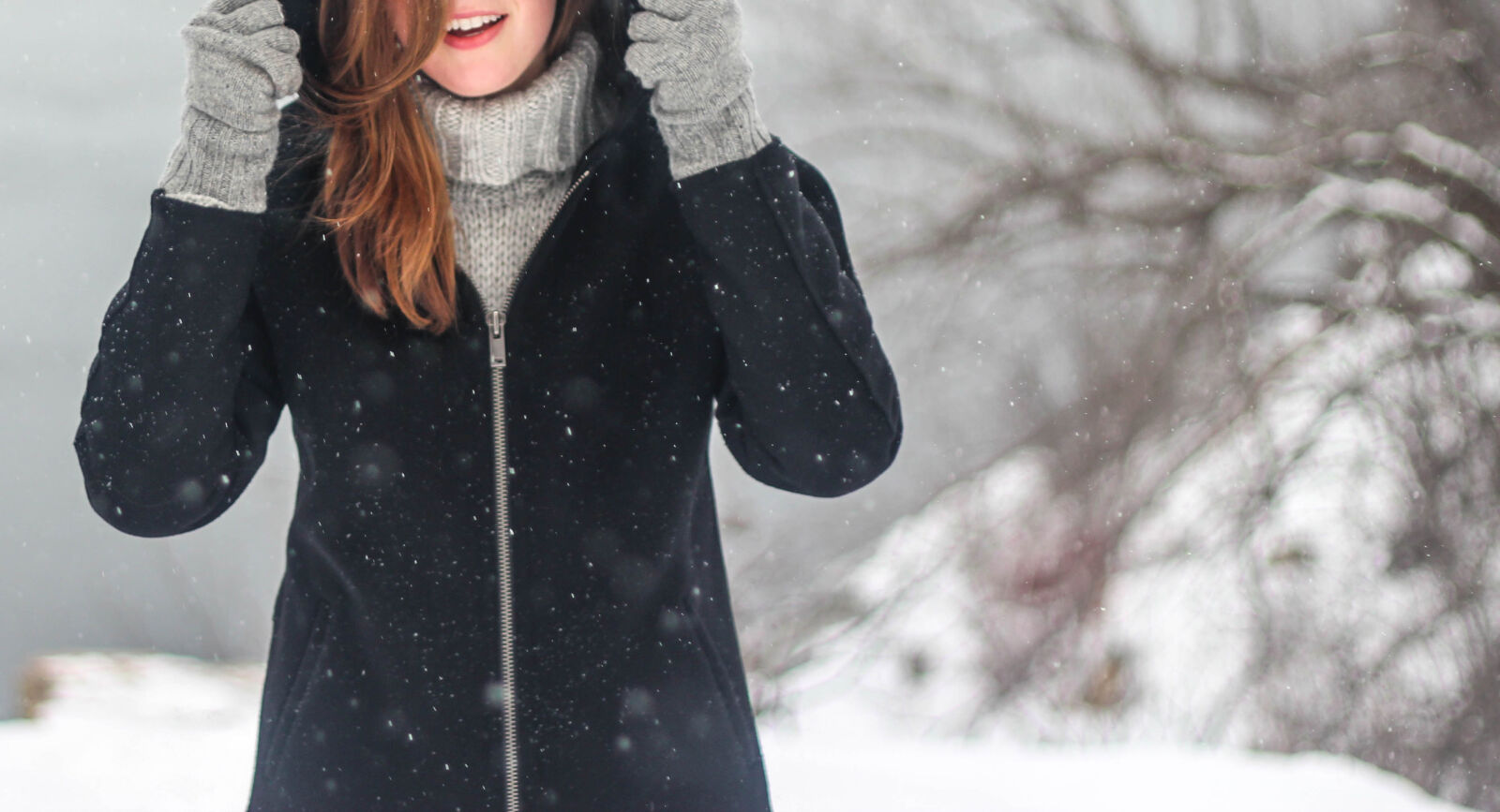 Canon EOS 550D (EOS Rebel T2i / EOS Kiss X4) sample photo. Woman, snowflakes, winter, clothing photography
