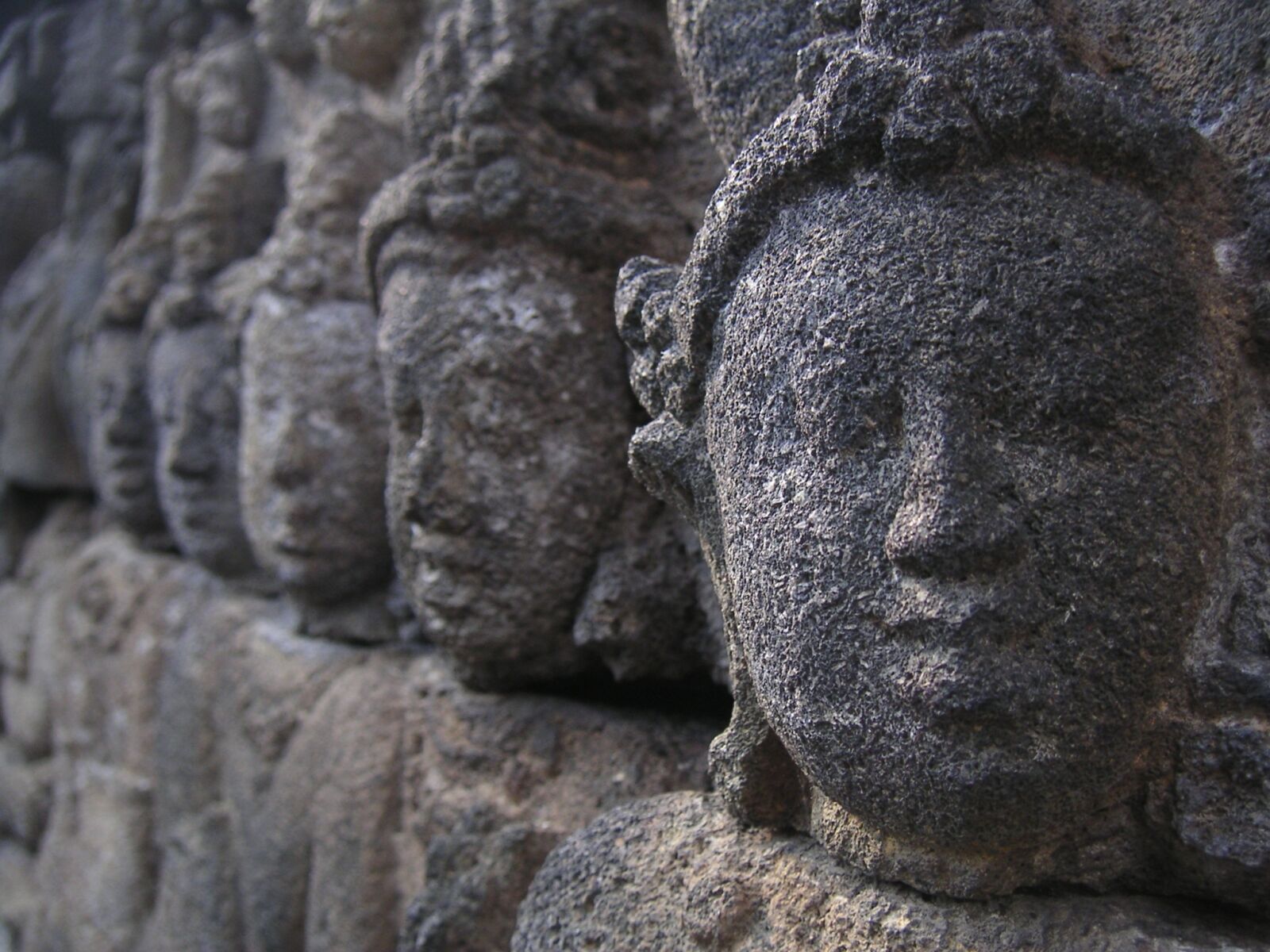 KONICA MINOLTA DiMAGE Xt sample photo. Sculpture, faces, stone figure photography