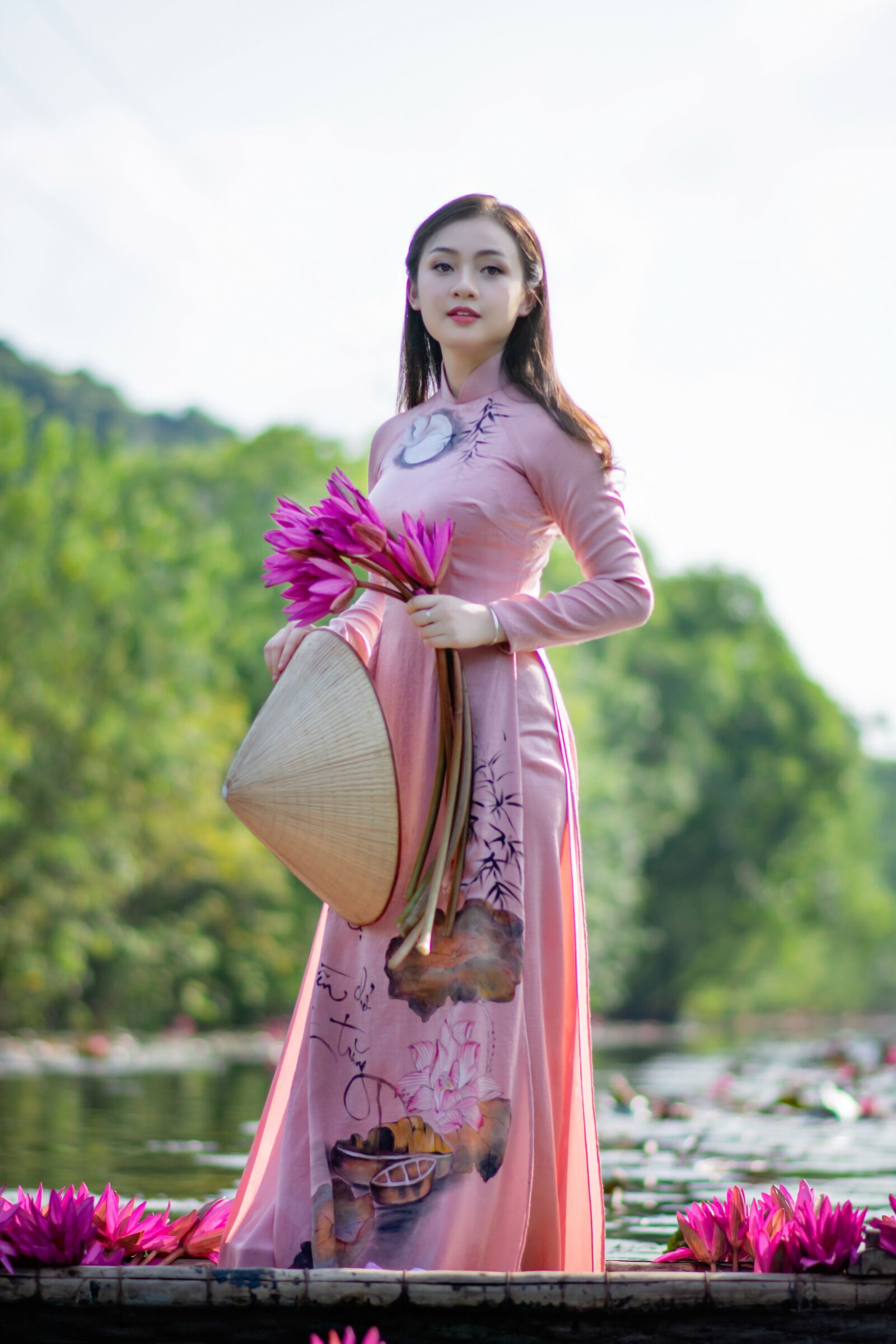 Nikon D7100 sample photo. Girl, gun-flower, vietnam photography