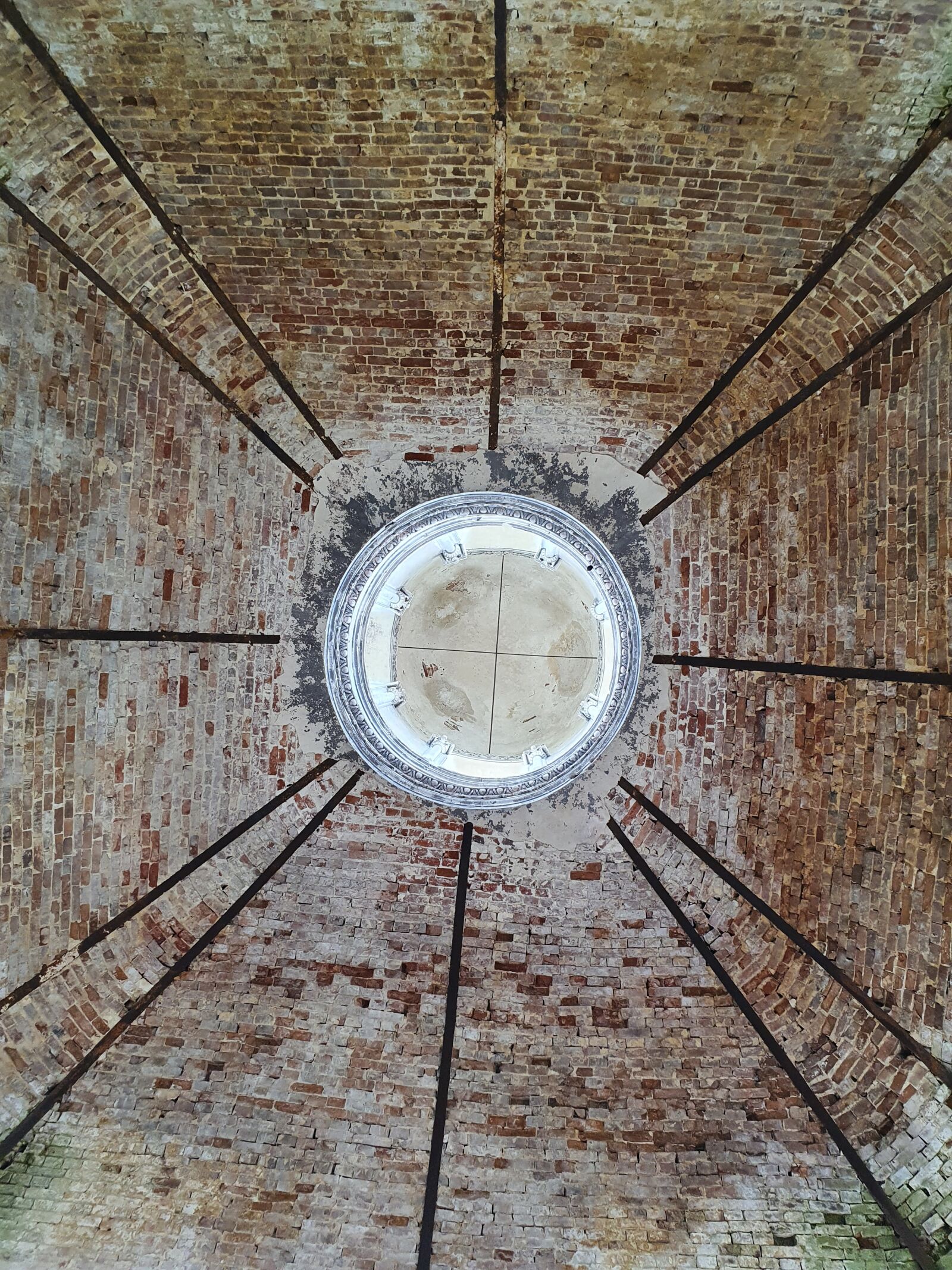 Samsung Galaxy S10 sample photo. Dome, stained glass, church photography