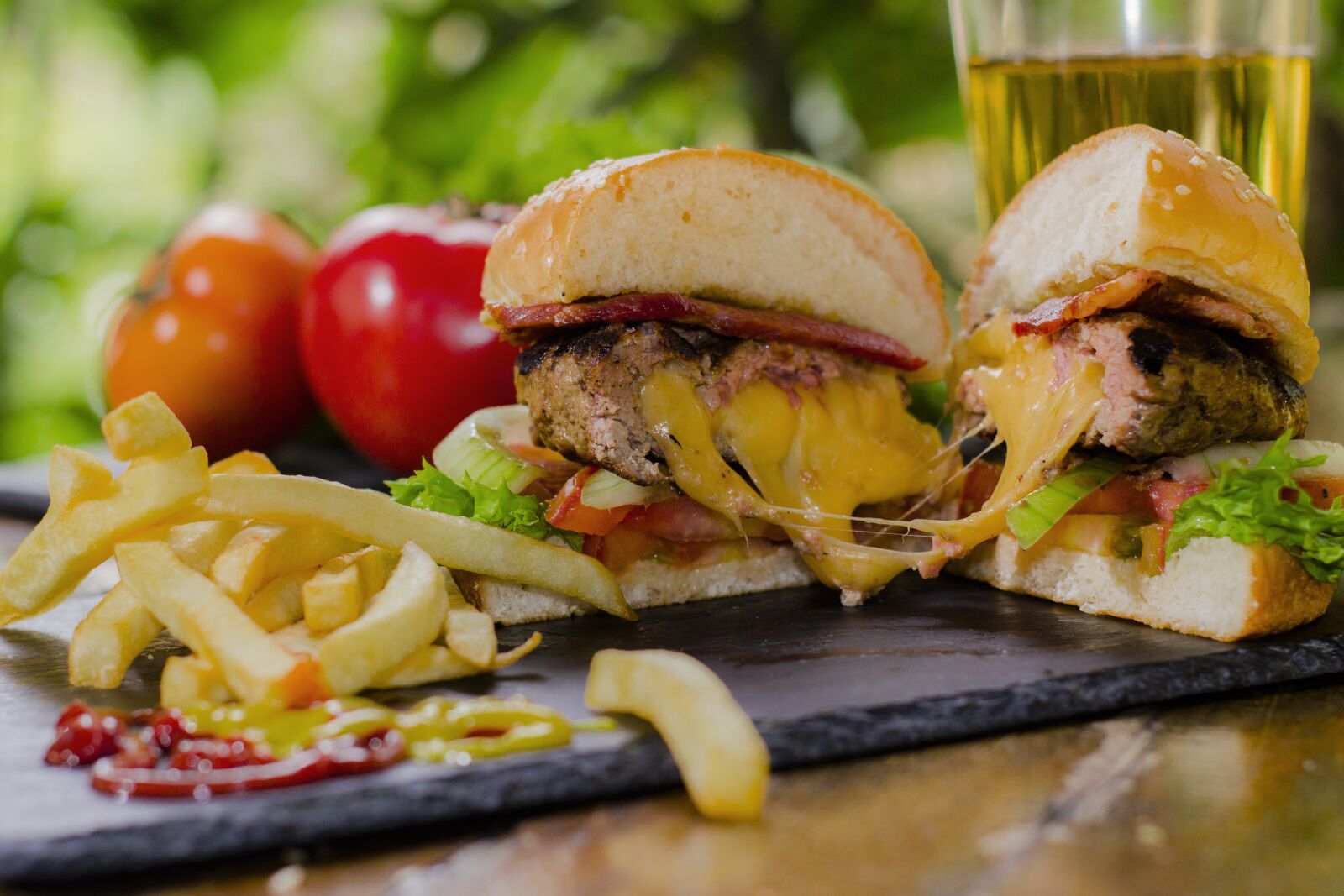 Canon EOS 600D (Rebel EOS T3i / EOS Kiss X5) sample photo. Burger, fast food, food photography