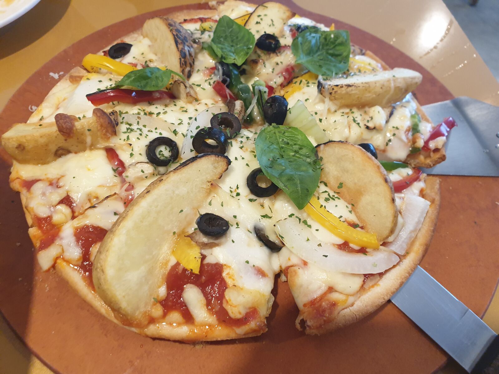 Samsung Galaxy S9+ sample photo. Pizza, potato pizza, cheese photography