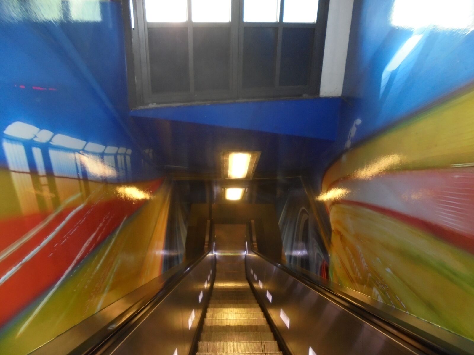 Sony Cyber-shot DSC-W810 sample photo. Escalator, down, metro station photography