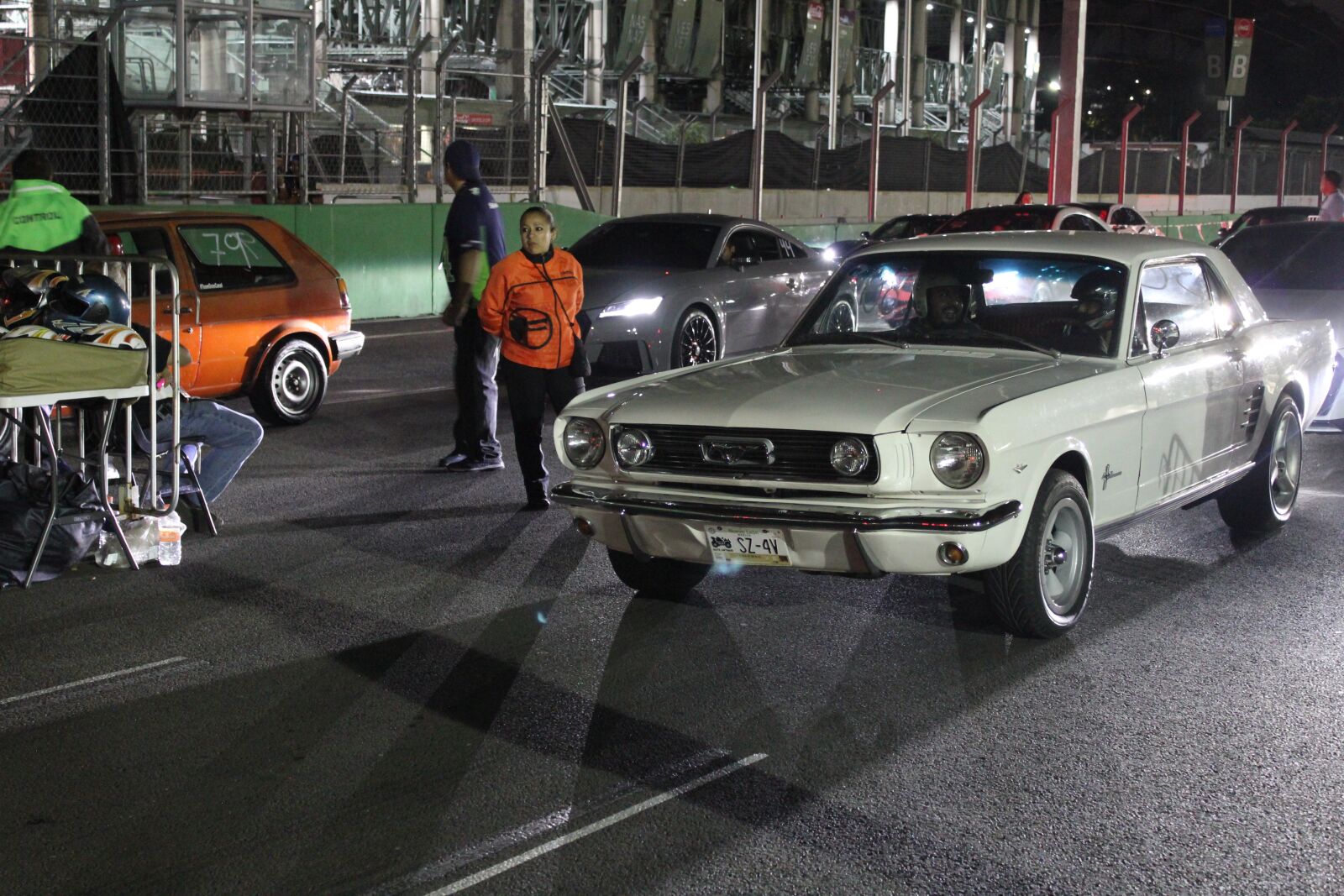 Canon EOS 550D (EOS Rebel T2i / EOS Kiss X4) sample photo. Mustang, race, night photography