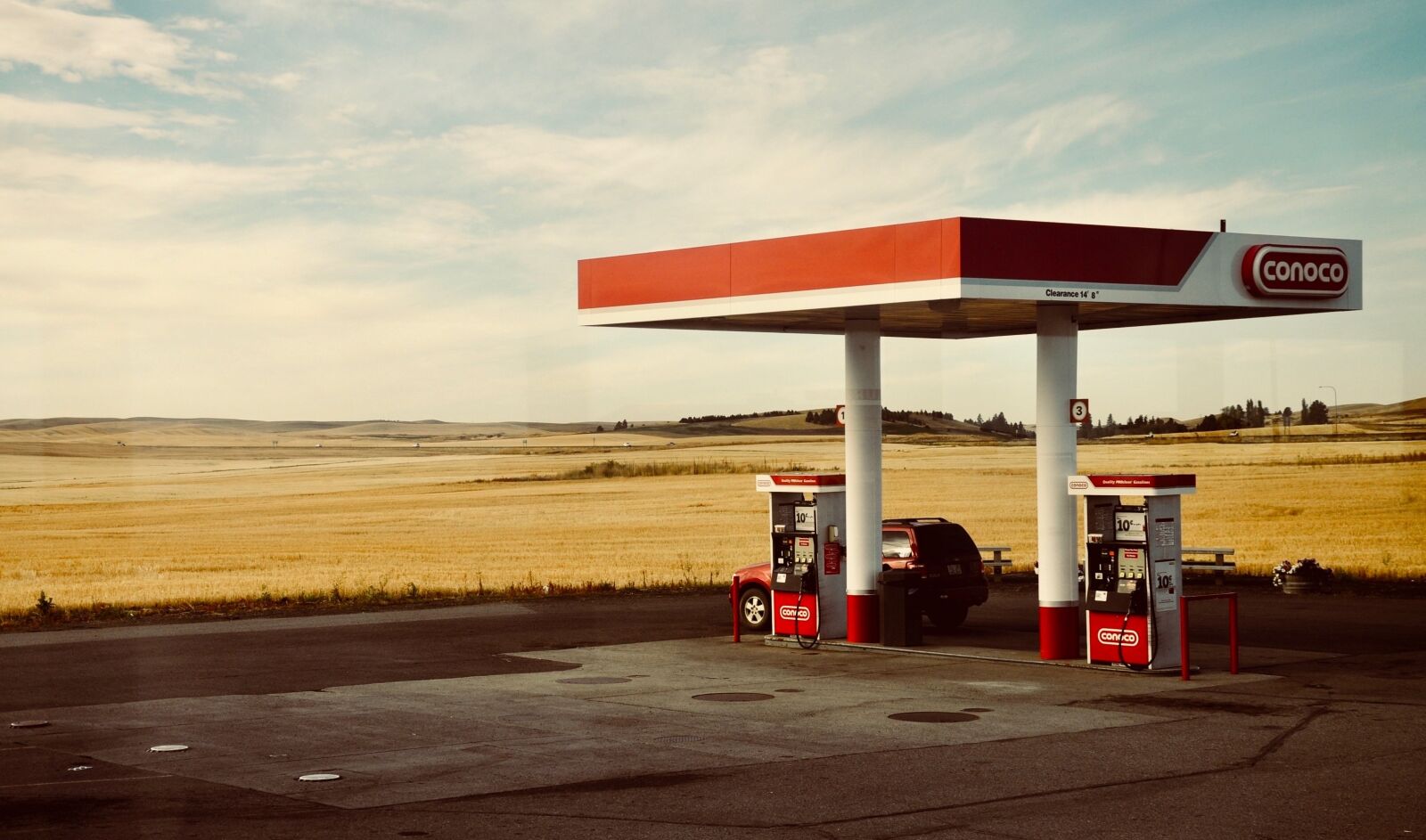 Nikon D5000 sample photo. America, usa, petrol stations photography