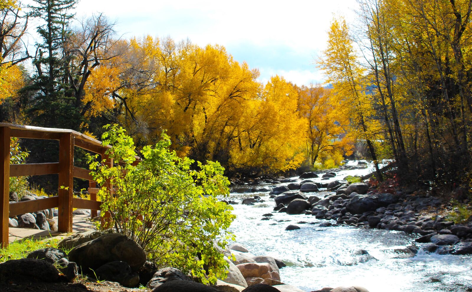 Canon EOS 1200D (EOS Rebel T5 / EOS Kiss X70 / EOS Hi) sample photo. River, colorado, autumn photography