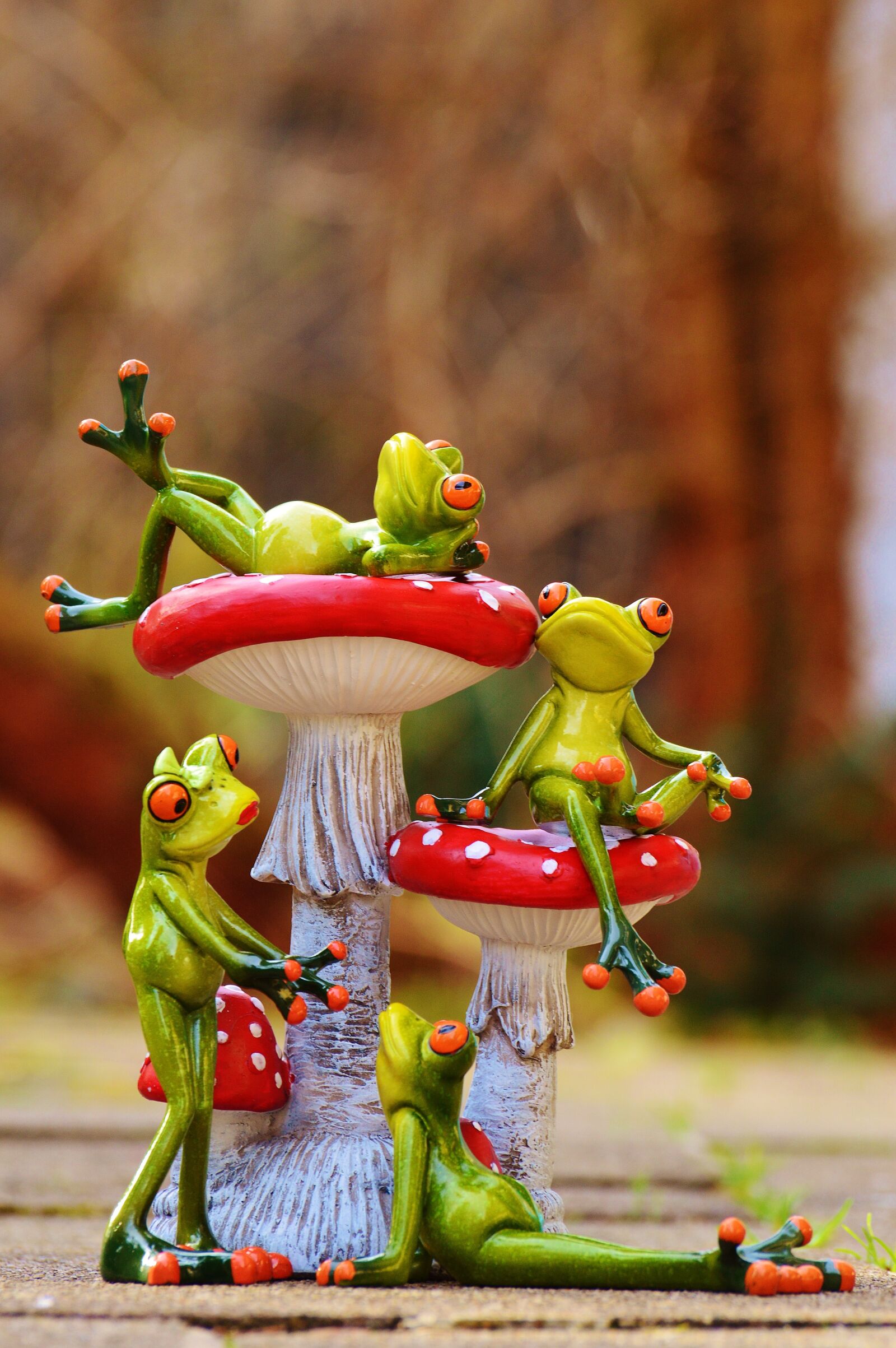 Nikon D3200 sample photo. Frogs, mushrooms, figures photography