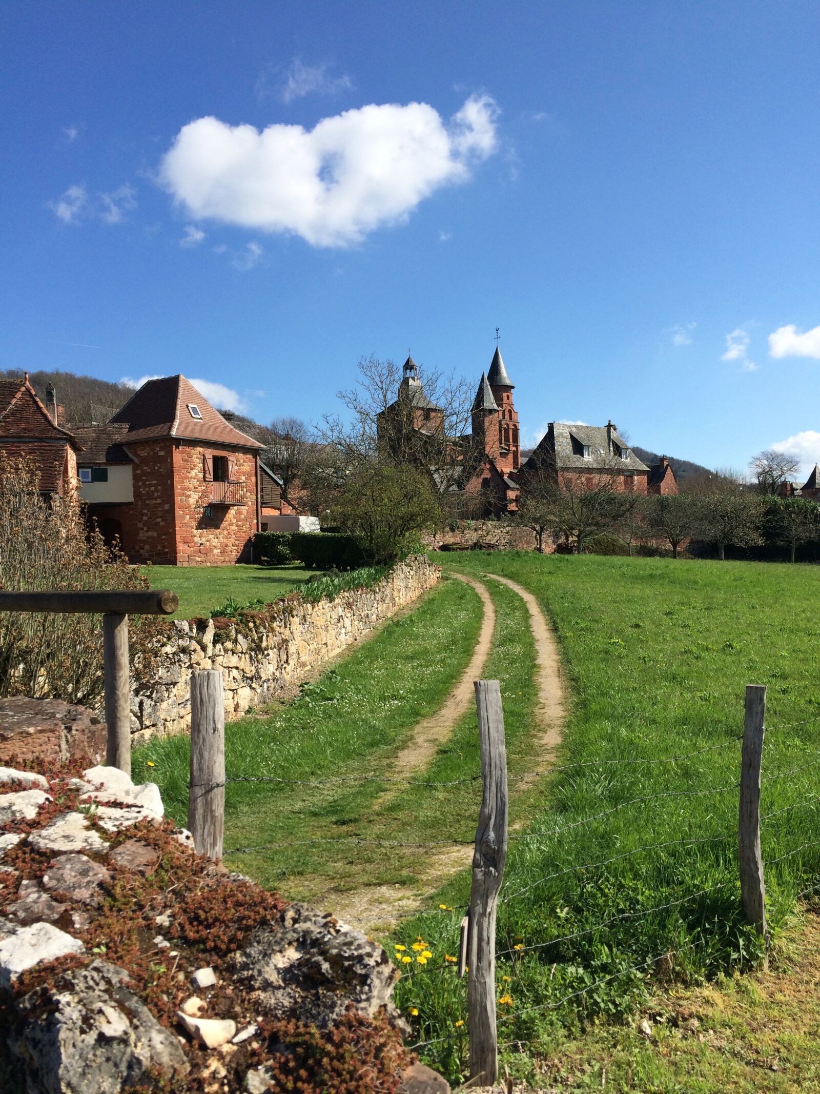 iPhone 5s back camera 4.15mm f/2.2 sample photo. Collonge, la, rouge, correze photography