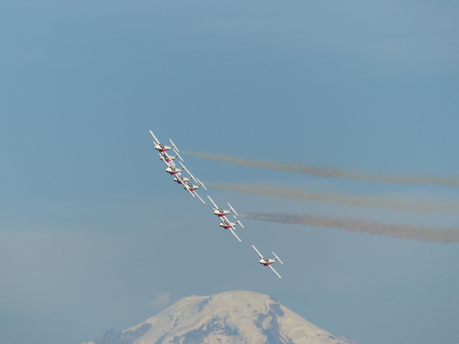 Panasonic Lumix DMC-FZ200 sample photo. Snowbirds, formation, aerobatic photography