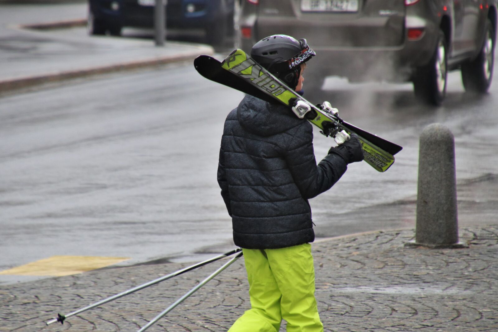 Canon EOS 80D sample photo. Skier, skis, street photography