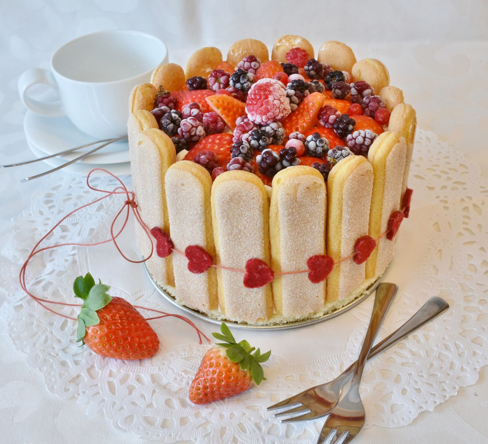 Nikon D7200 sample photo. Strawberry pie, strawberries cake photography