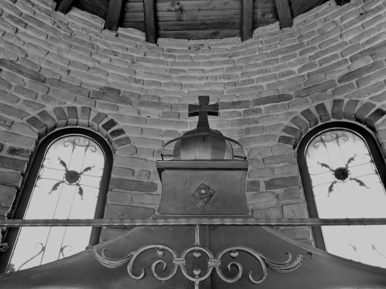 Nikon Coolpix P520 sample photo. Cross, medieval, monastery, monochrome photography