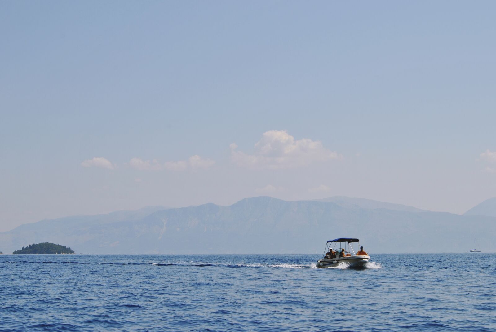 Nikon D3000 sample photo. Boat, water, ocean photography