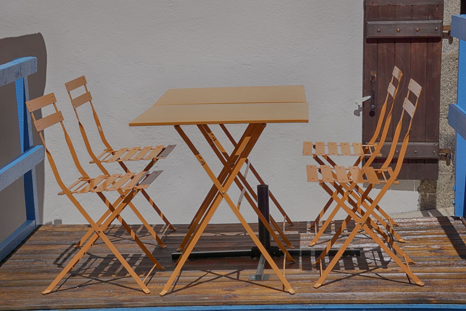 Sony a6000 sample photo. Chaises, couleurs, les, tables photography