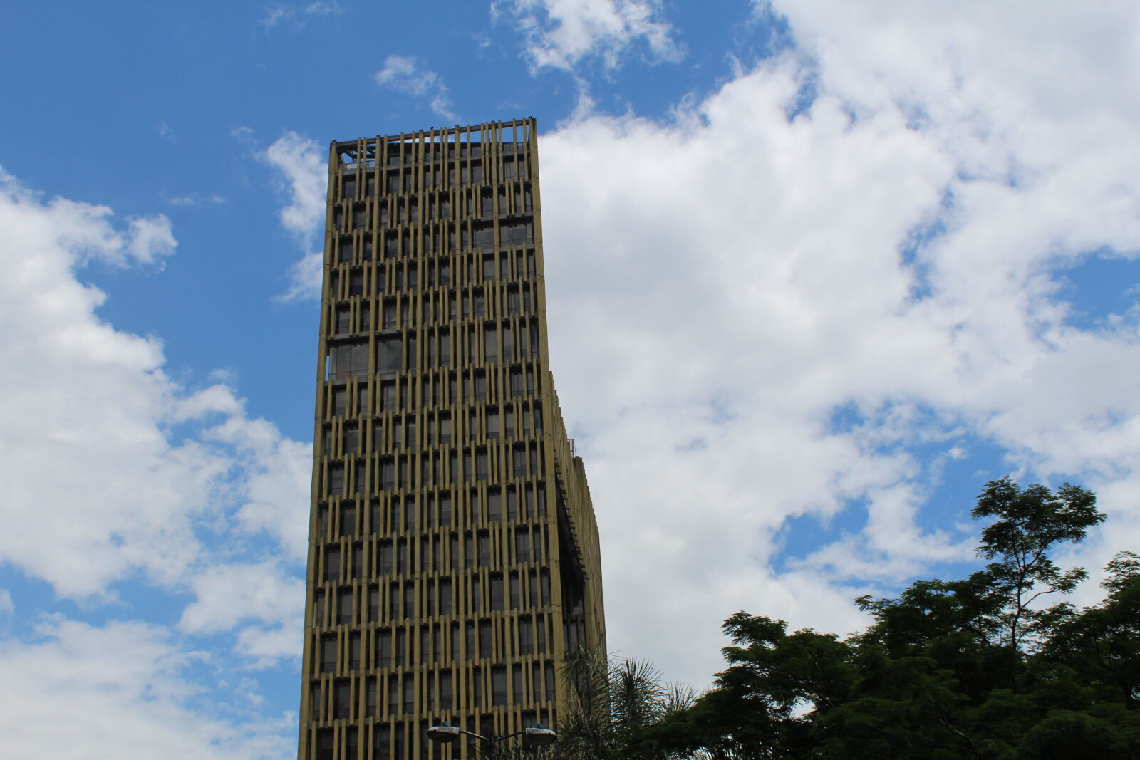Canon EOS 1300D (EOS Rebel T6 / EOS Kiss X80) sample photo. Architecture, building, liberty, building photography