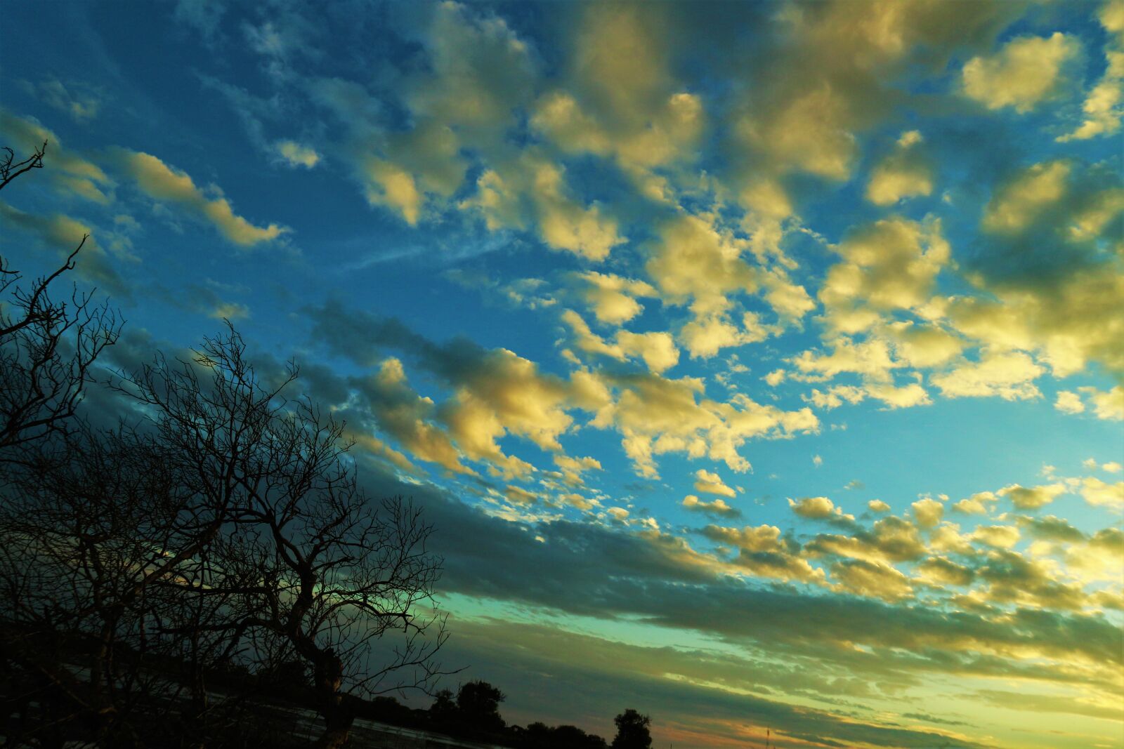 Canon EF-M 15-45mm F3.5-6.3 IS STM sample photo. Cloud, sky, sunset photography