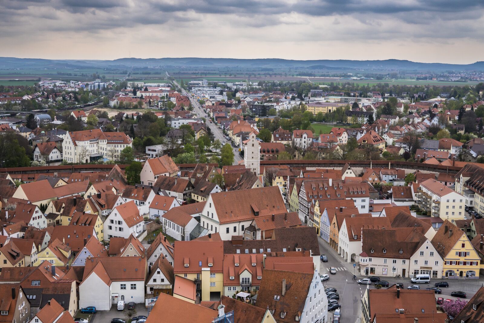 Sony a6300 + Sigma 30mm F2.8 EX DN sample photo. Nördlingen, city, houses photography