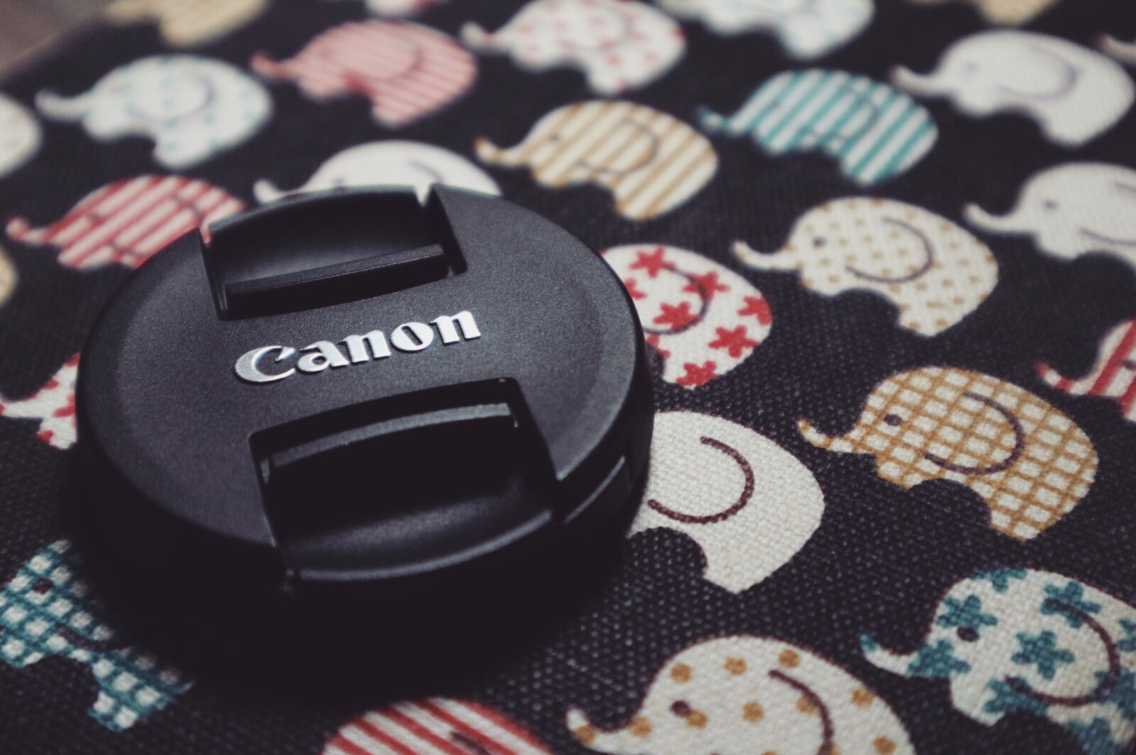 Canon EOS M10 sample photo. Round, black, canon, lens photography