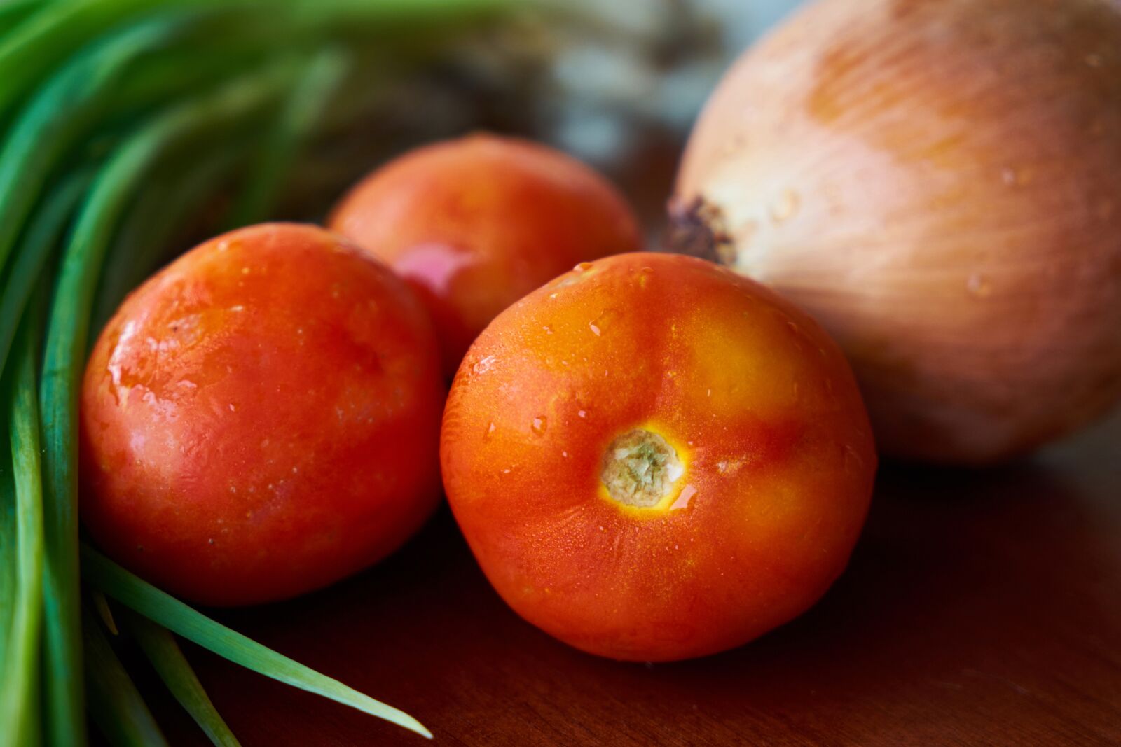 Sony a7R II sample photo. Tomato, green, onion photography