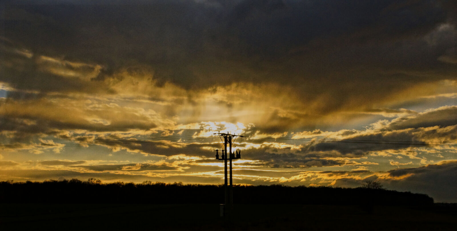 Sony DT 18-200mm F3.5-6.3 sample photo. Clouds, electricity, power, pole photography