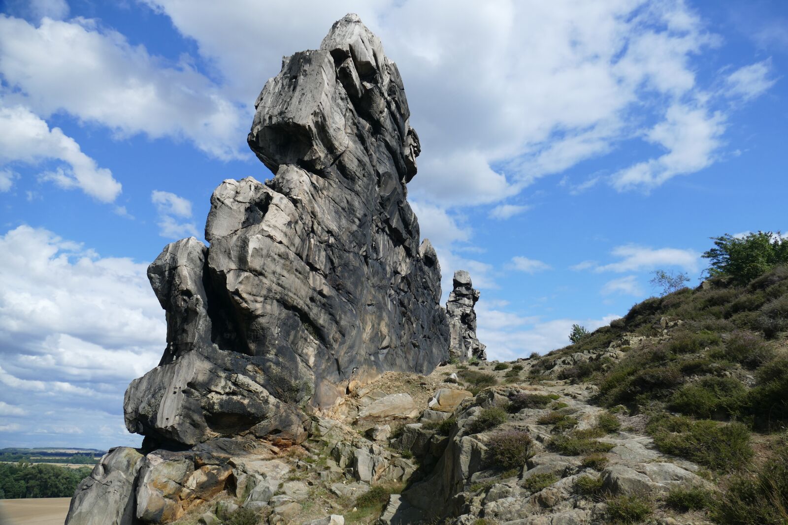 Panasonic Lumix DMC-FZ1000 sample photo. Rock, cliff, devil's wall photography