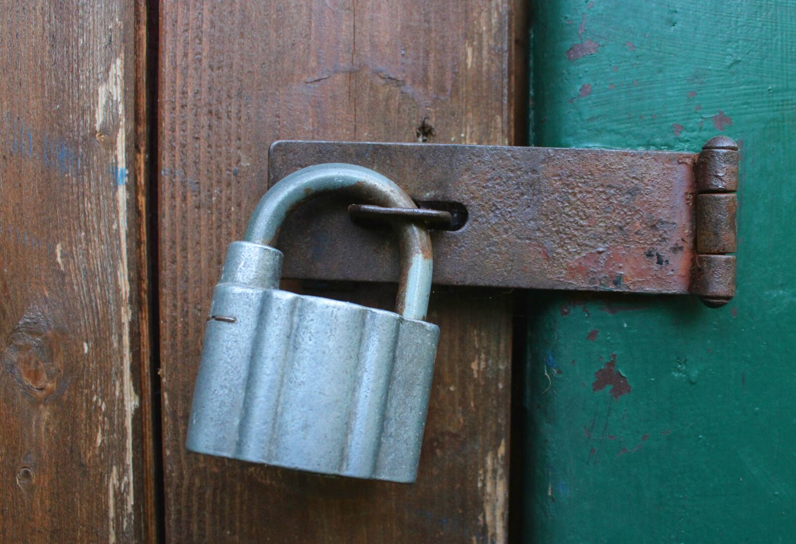 Canon EOS 2000D (EOS Rebel T7 / EOS Kiss X90 / EOS 1500D) sample photo. Padlock, lock, security photography