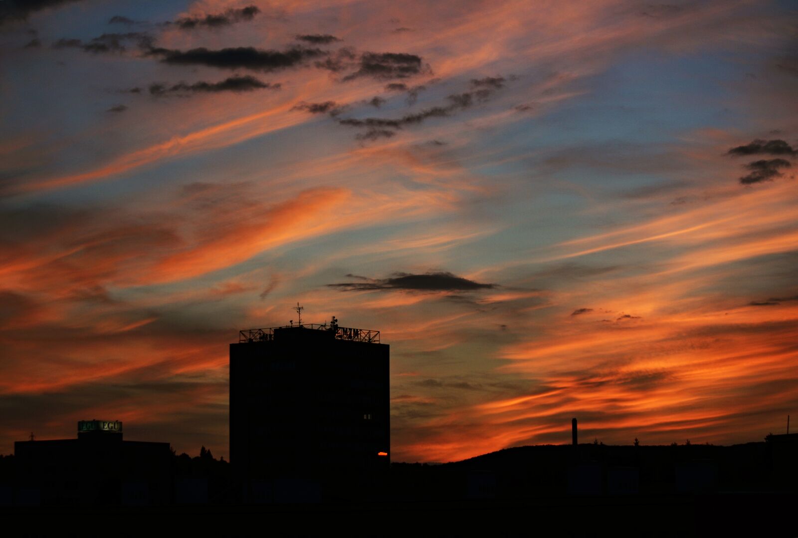 Nikon D5200 sample photo. Sunset, clouds, evening photography