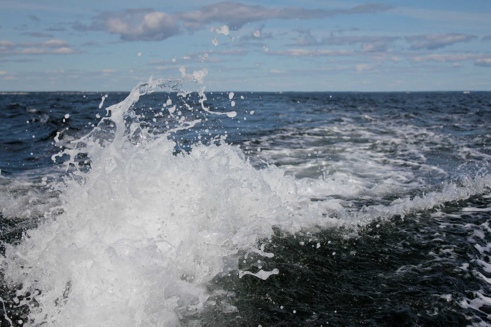 Canon EOS 550D (EOS Rebel T2i / EOS Kiss X4) sample photo. Sea, ocean, waves, splash photography
