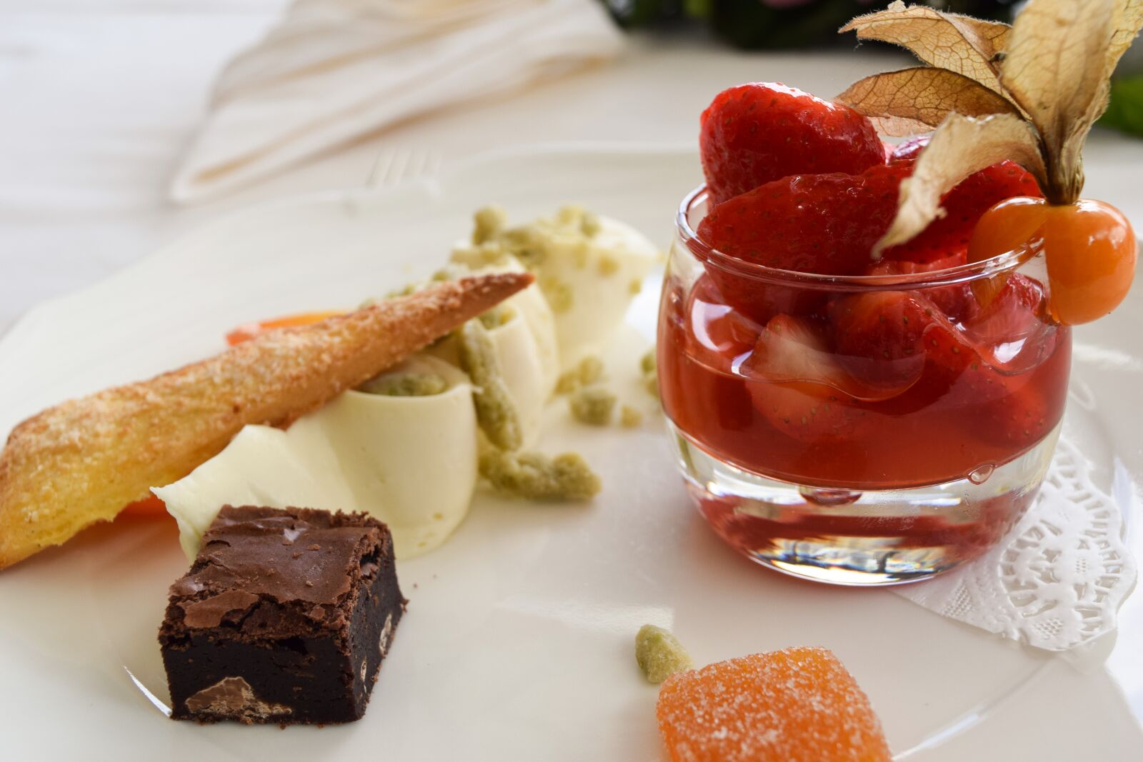 Nikon D5300 sample photo. Eat, strawberries, sweet photography